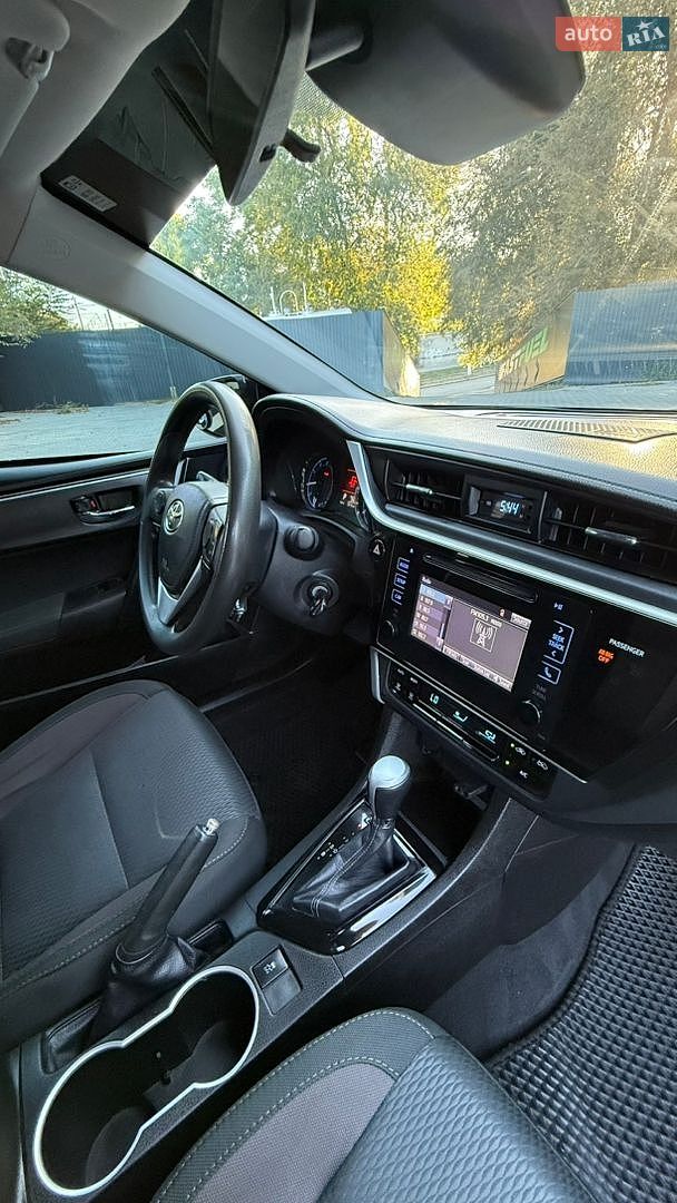Toyota Corolla 2017 VIN 5YFBURHE7HP638572 фото оголошення 11 з 13