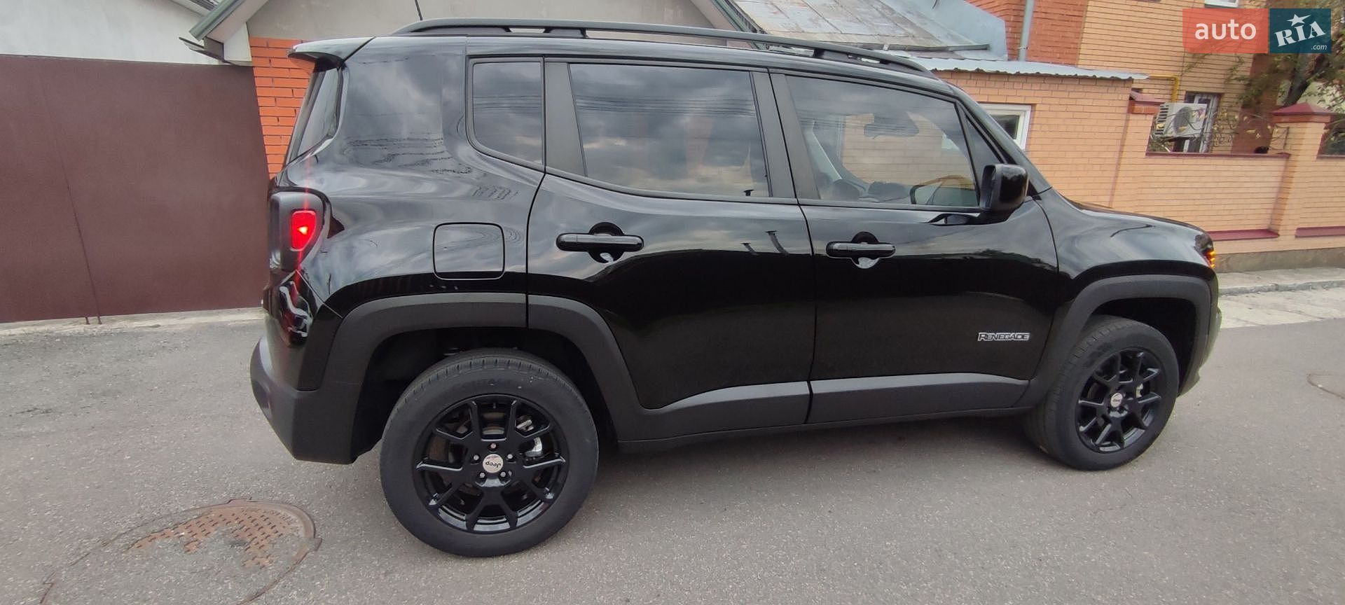 Jeep Renegade 2022 VIN ZACNJDB11NPN69437 фото оголошення 10 з 112
