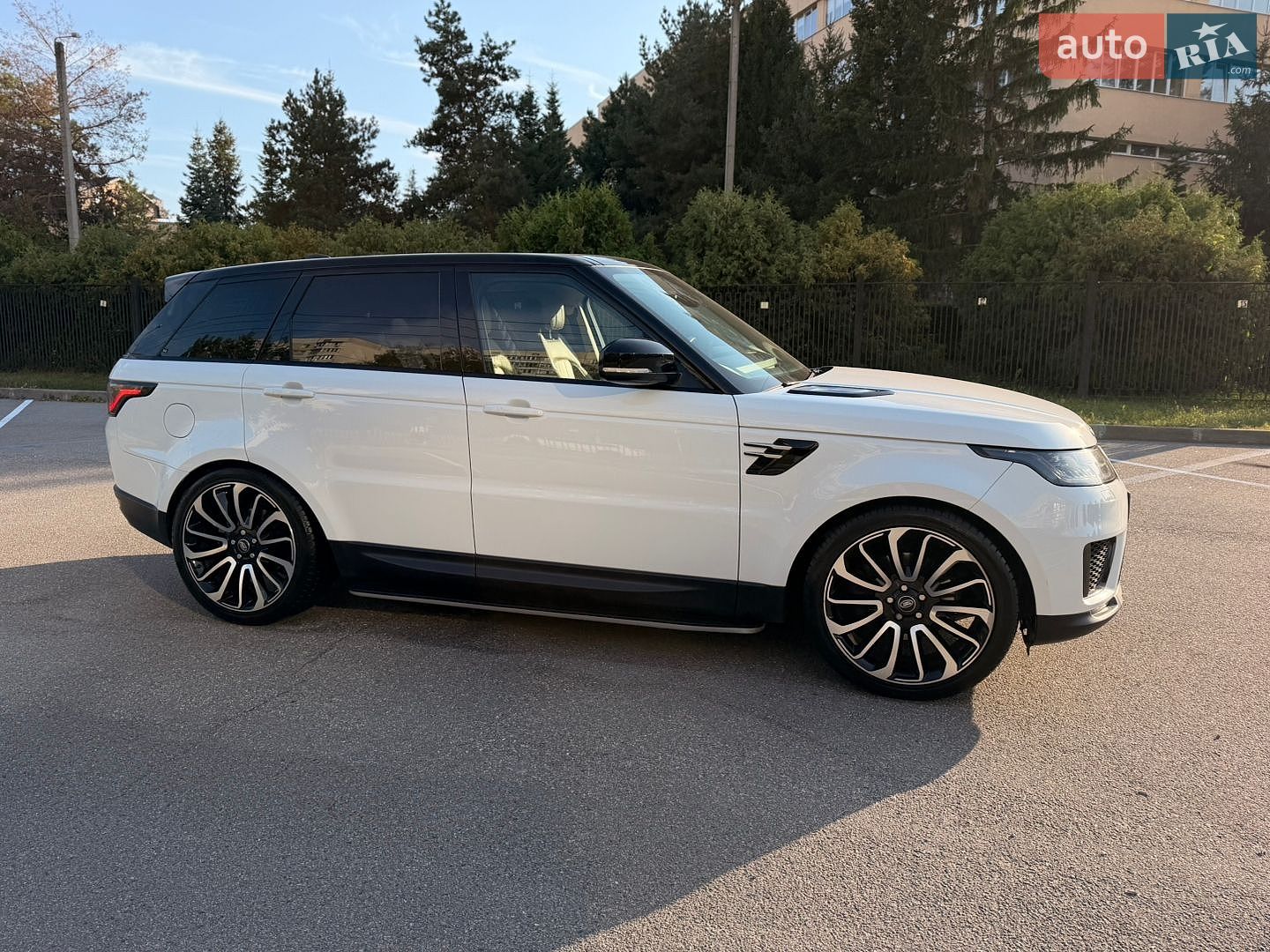 Land Rover Range Rover Sport 2019 VIN SALWA2BKXKA859619 фото оголошення 10 з 51