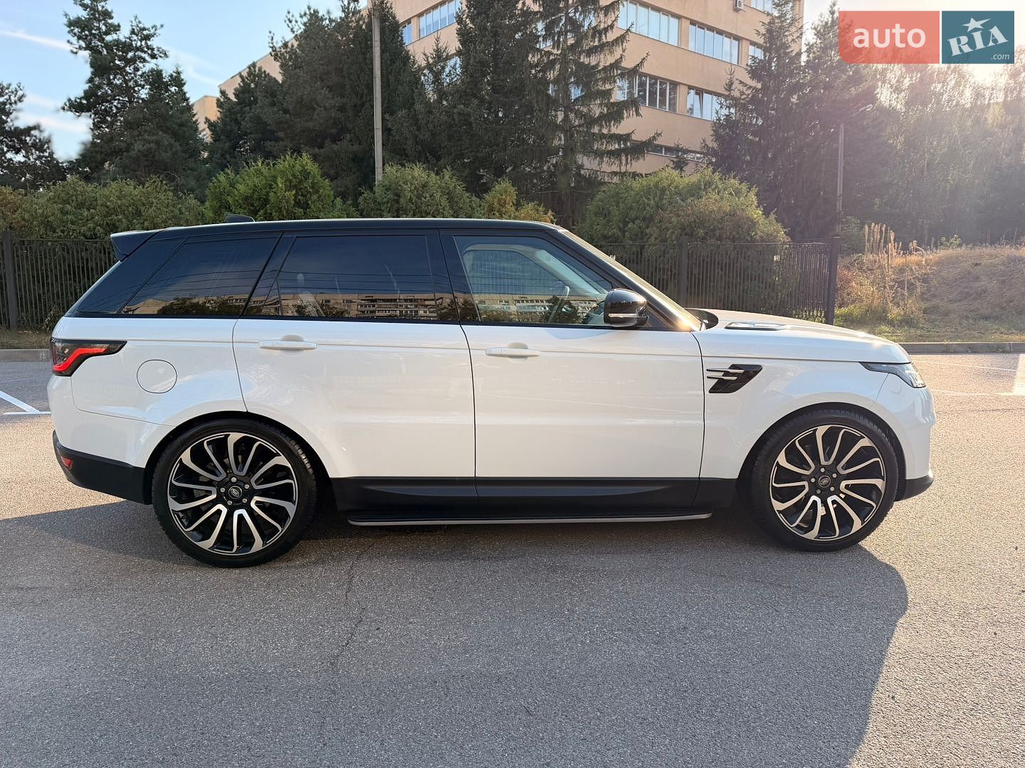 Land Rover Range Rover Sport 2019 VIN SALWA2BKXKA859619 фото оголошення 11 з 51