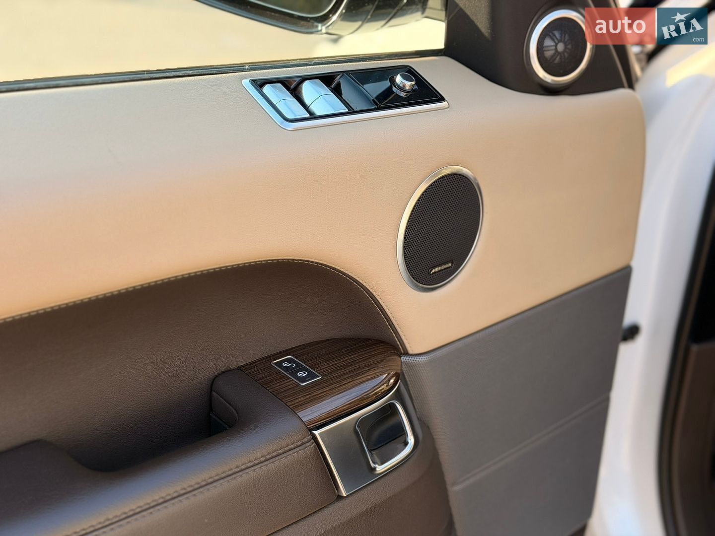 Land Rover Range Rover Sport 2019 VIN SALWA2BKXKA859619 фото оголошення 29 з 51