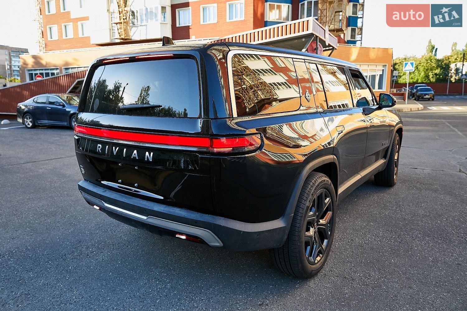 Rivian R1S 2025 VIN 7PDSGBBA1SN071292 фото оголошення 17 з 78