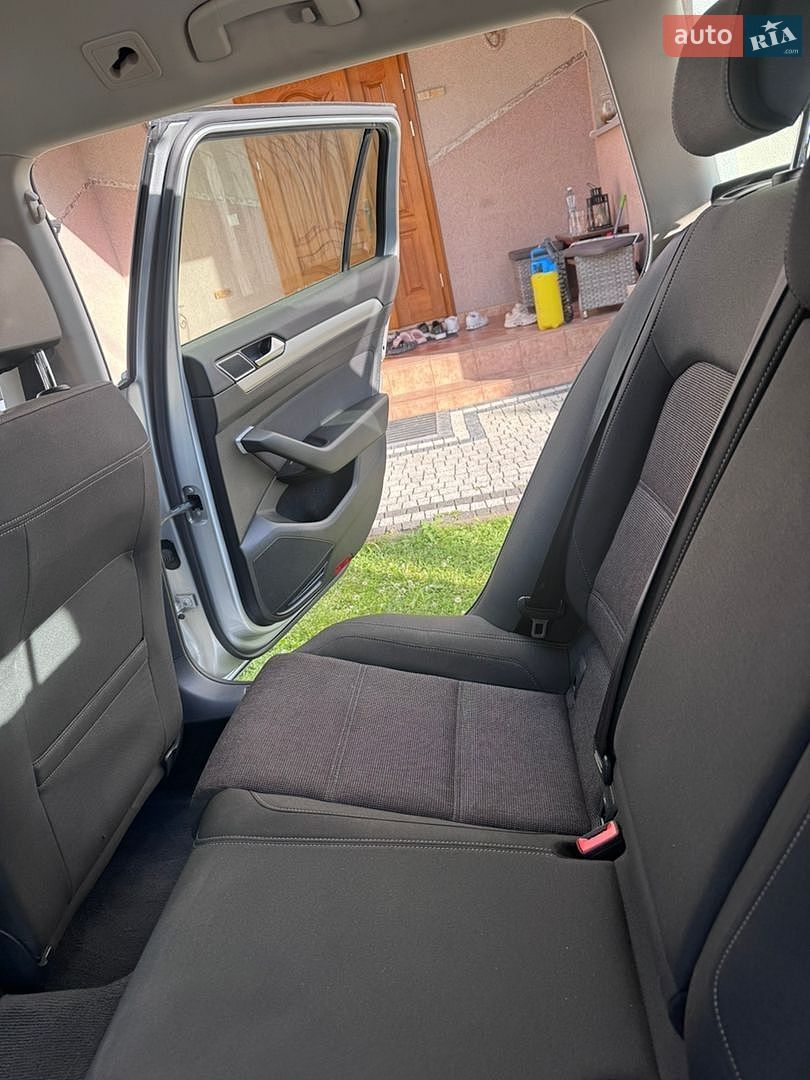 Volkswagen Passat 2018 VIN WVWZZZ3CZJE218182 фото оголошення 8 з 25