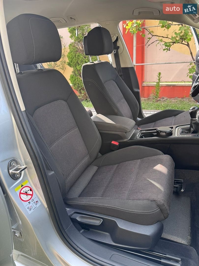Volkswagen Passat 2018 VIN WVWZZZ3CZJE218182 фото оголошення 12 з 25