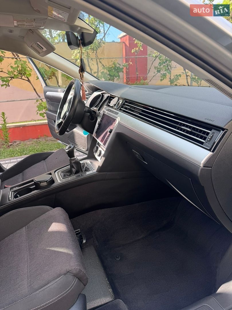 Volkswagen Passat 2018 VIN WVWZZZ3CZJE218182 фото оголошення 13 з 25