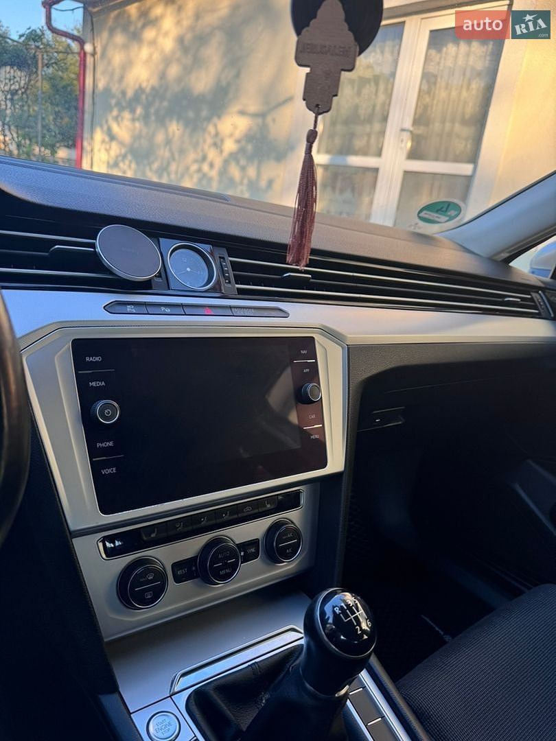 Volkswagen Passat 2018 VIN WVWZZZ3CZJE218182 фото оголошення 15 з 25
