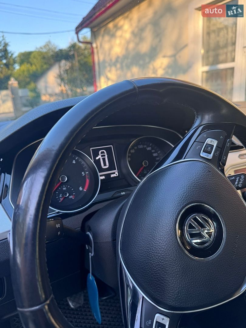 Volkswagen Passat 2018 VIN WVWZZZ3CZJE218182 фото оголошення 16 з 25