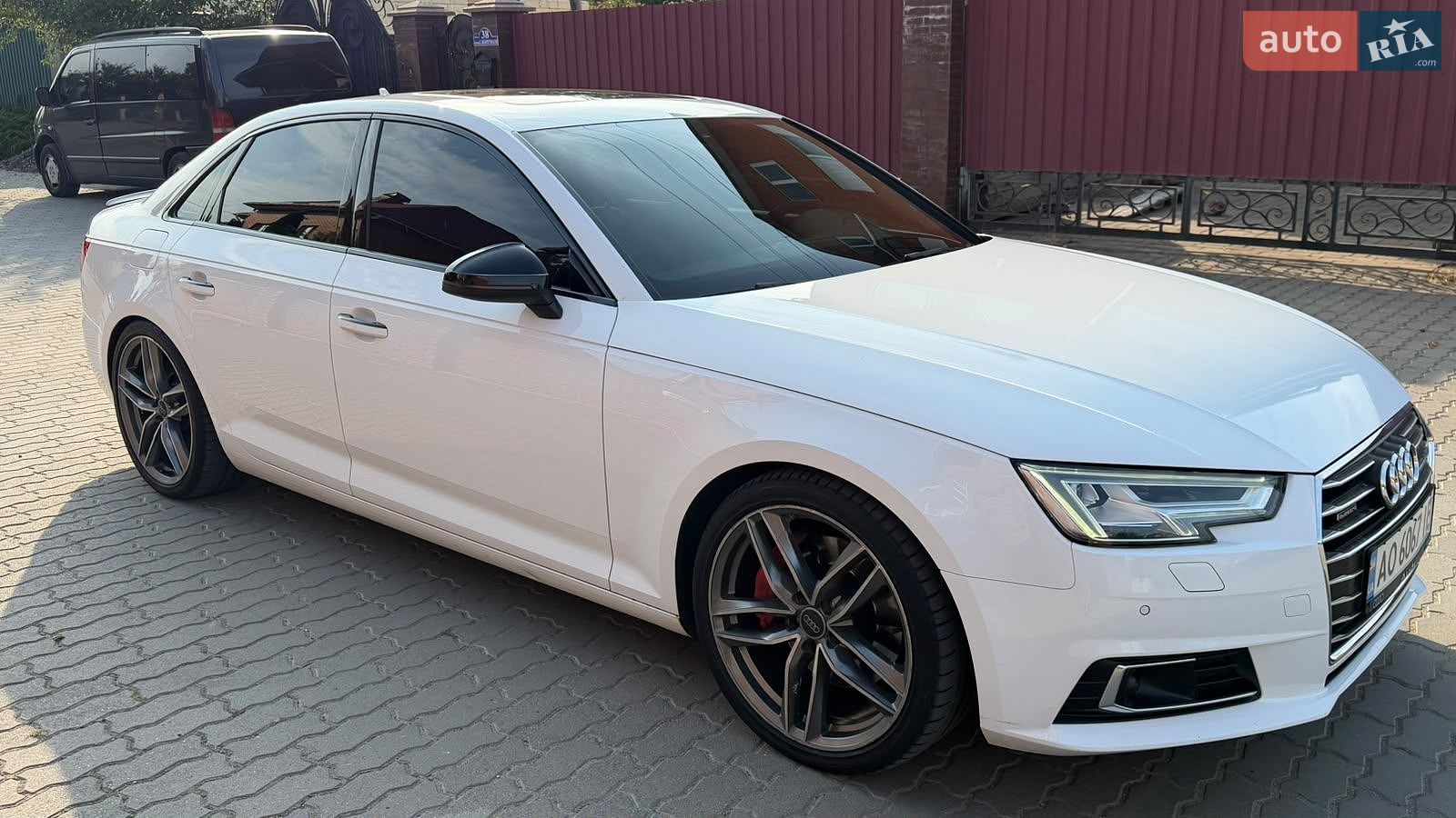 Audi A4 2018 VIN WAUZZZF48JA055087 фото оголошення 10 з 21