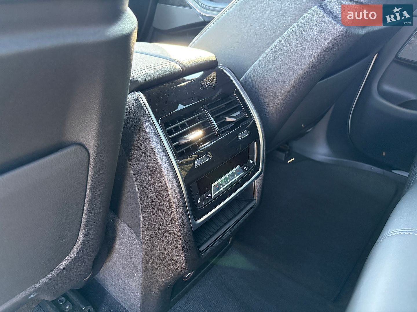 BMW X5 2024 VIN 5UX23EU04R9V29272 фото оголошення 17 з 18