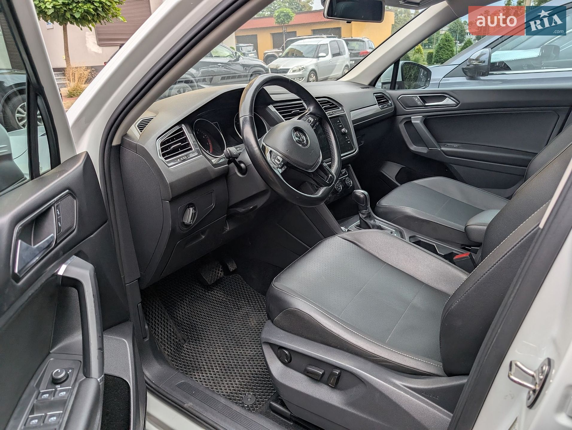 Volkswagen Tiguan Allspace 2018 VIN 3VV2B7AX7JM131093 фото оголошення 4 з 14