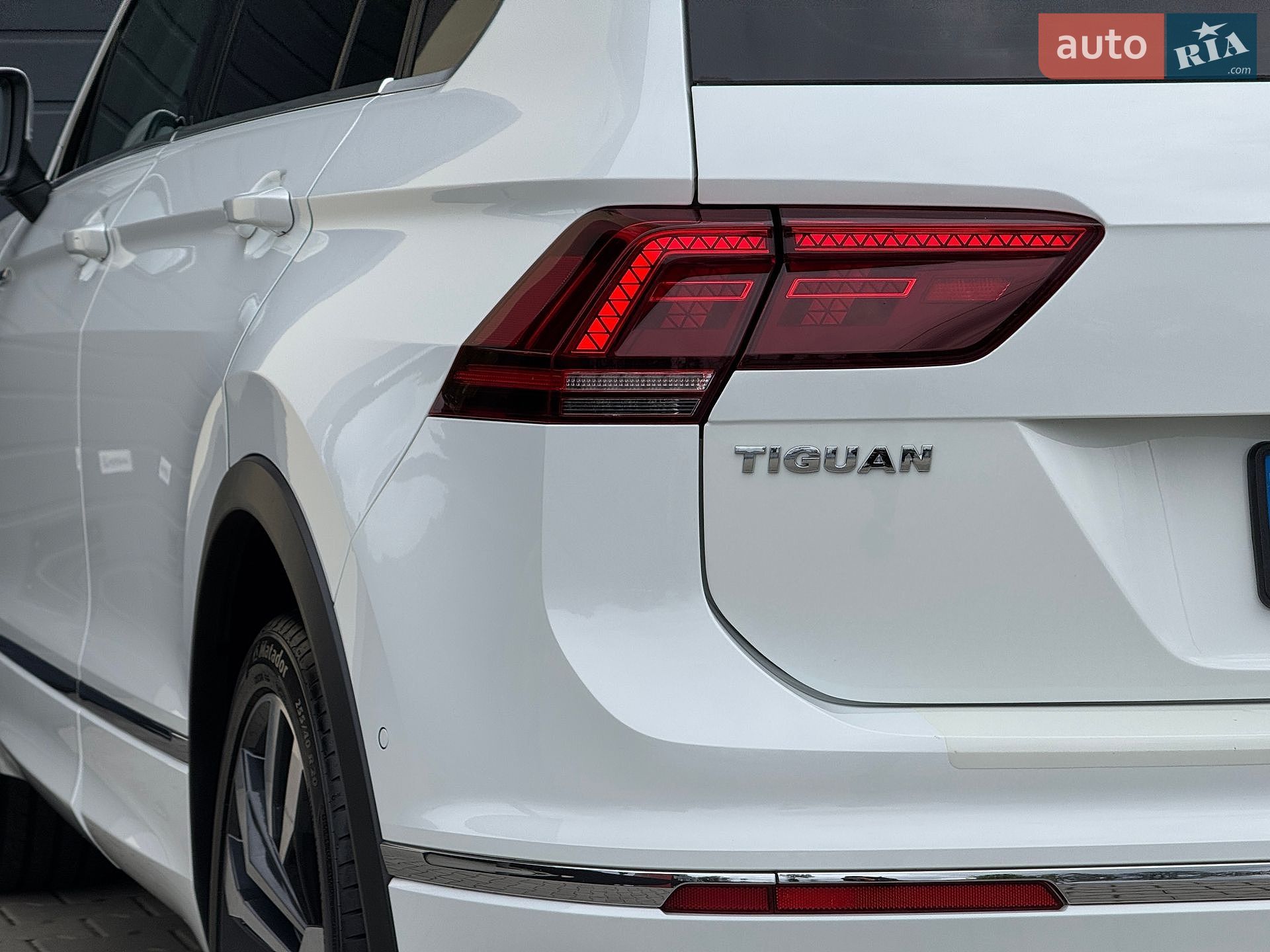 Volkswagen Tiguan 2019 VIN WVGZZZ5NZLW814441 фото оголошення 30 з 101
