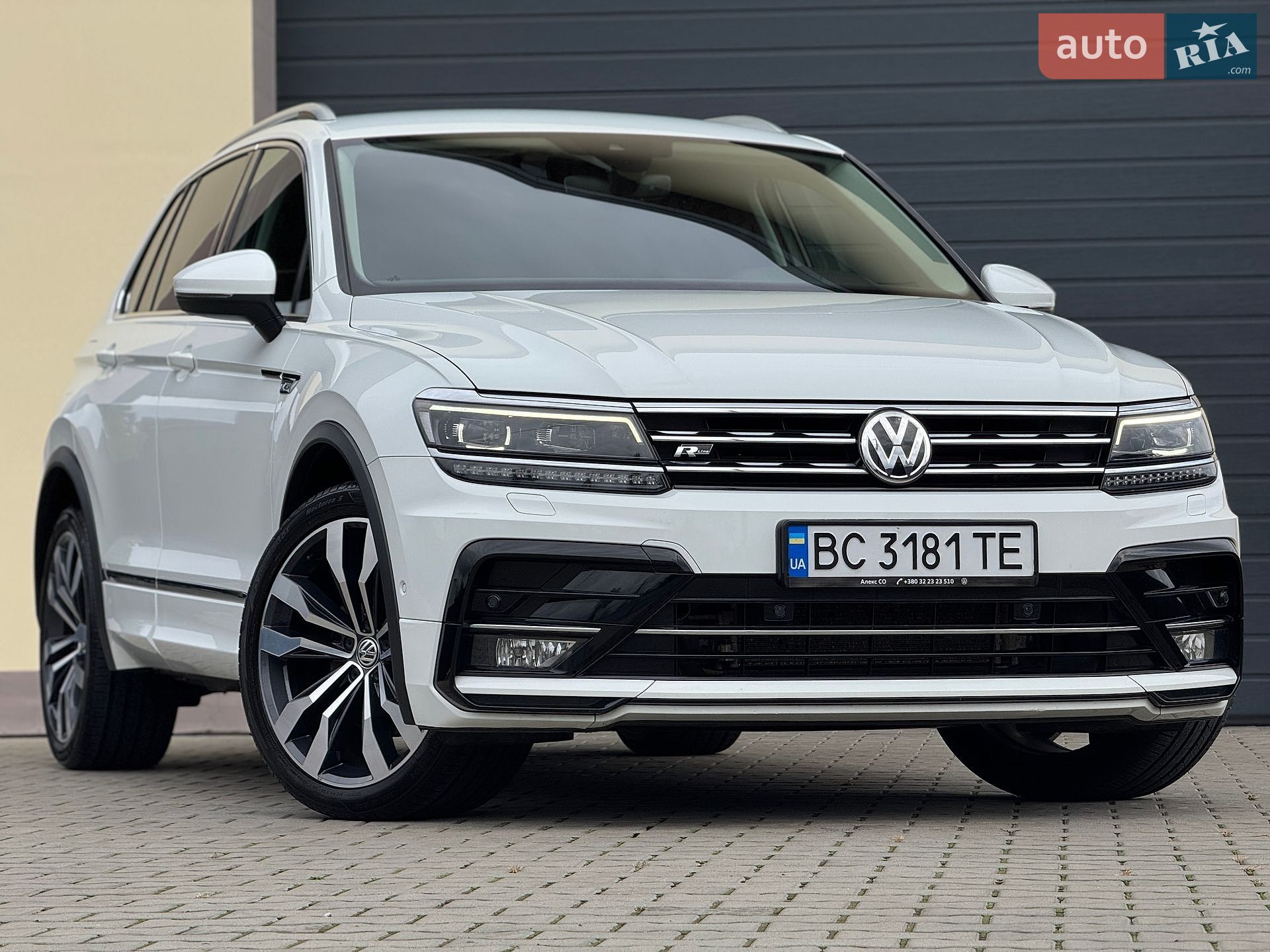 Volkswagen Tiguan 2019 VIN WVGZZZ5NZLW814441 фото оголошення 2 з 101