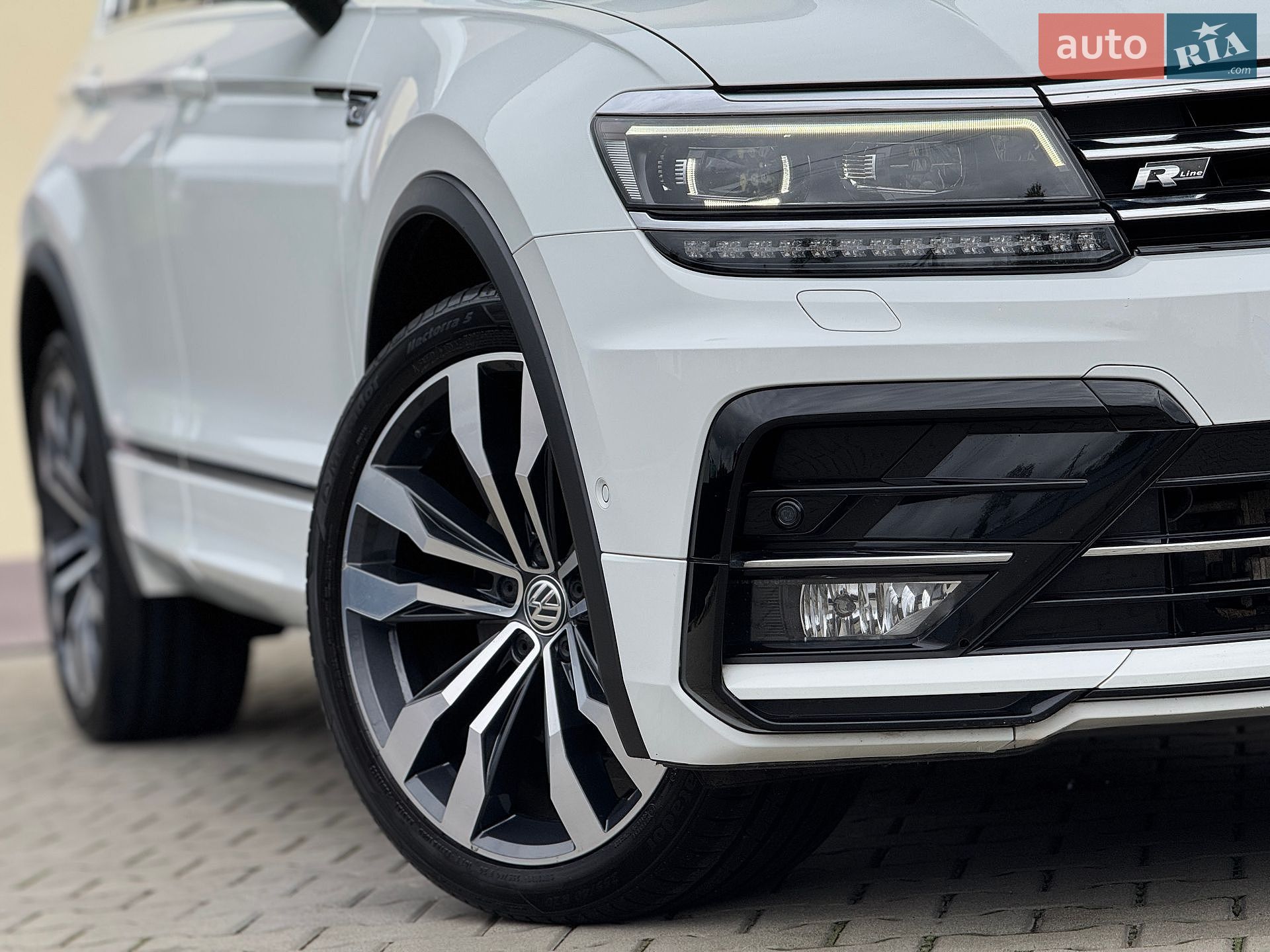 Volkswagen Tiguan 2019 VIN WVGZZZ5NZLW814441 фото оголошення 13 з 101