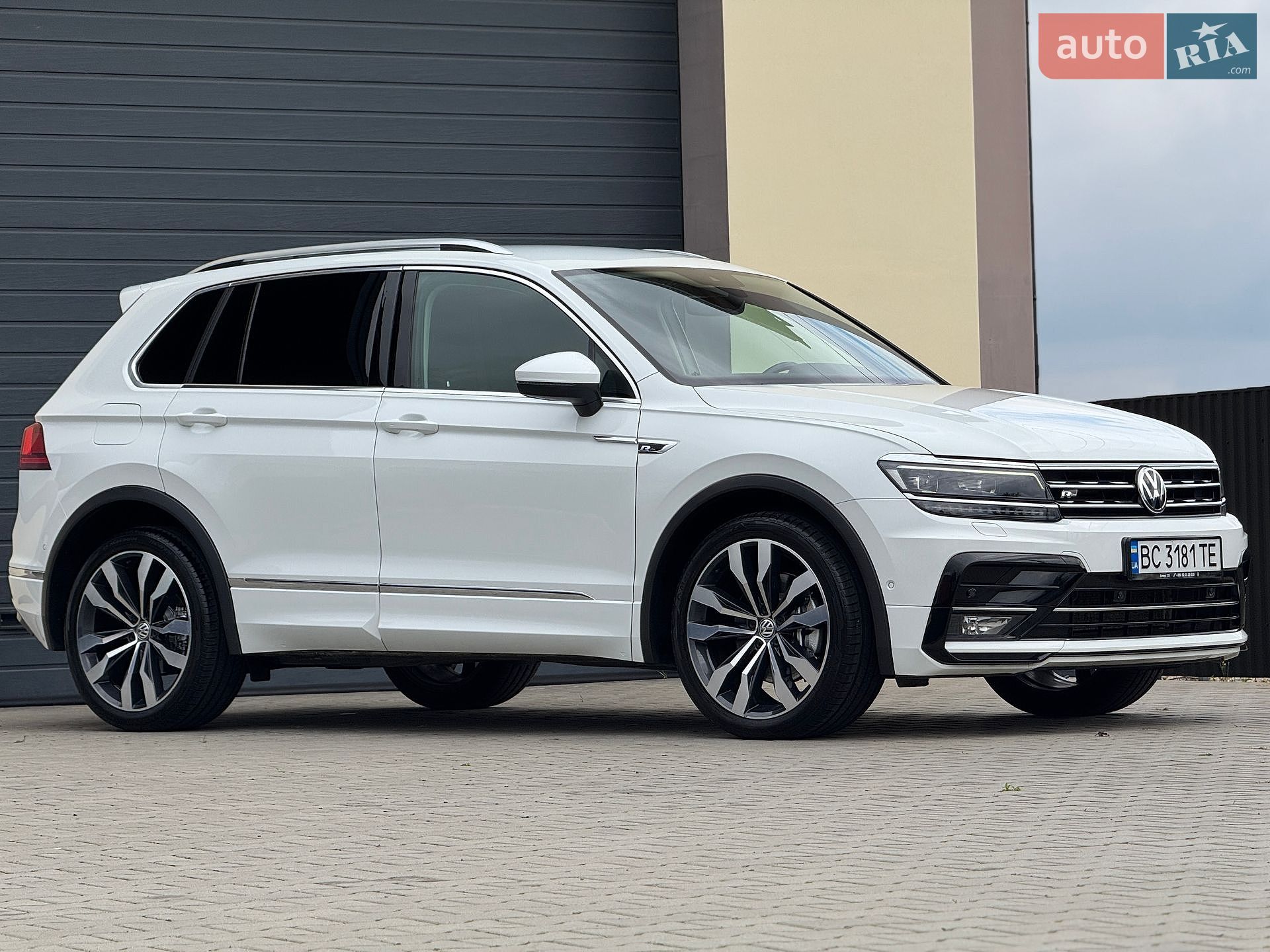 Volkswagen Tiguan 2019 VIN WVGZZZ5NZLW814441 фото оголошення 11 з 101