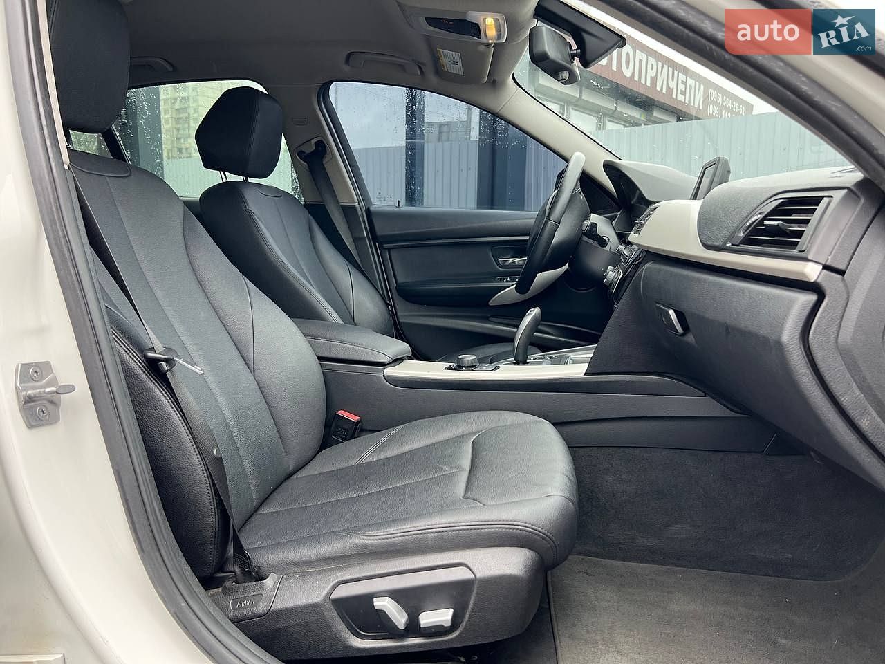 BMW 3 Series 2017 VIN WBA8A3C3XHK692448 фото оголошення 12 з 20
