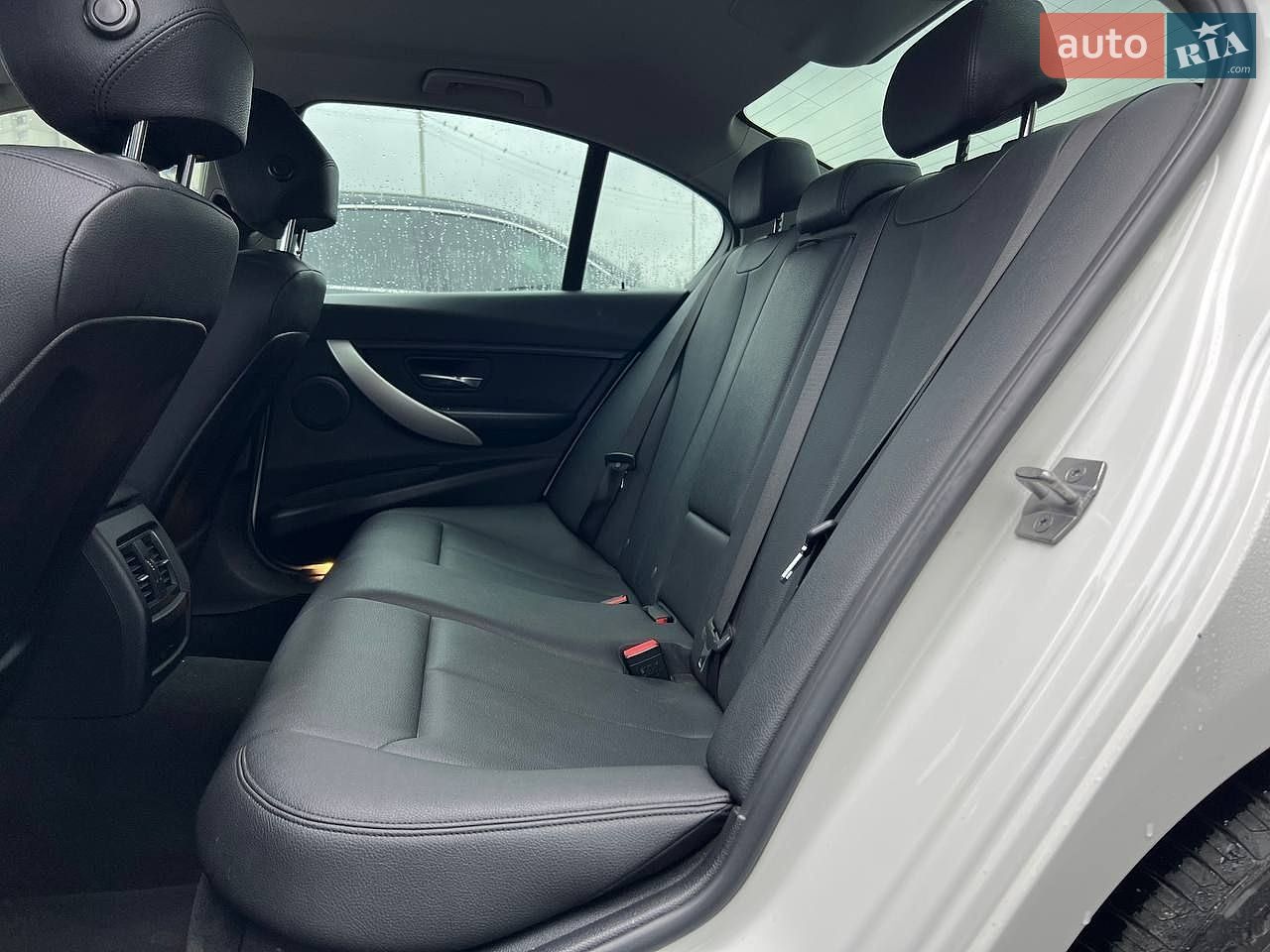 BMW 3 Series 2017 VIN WBA8A3C3XHK692448 фото оголошення 10 з 20