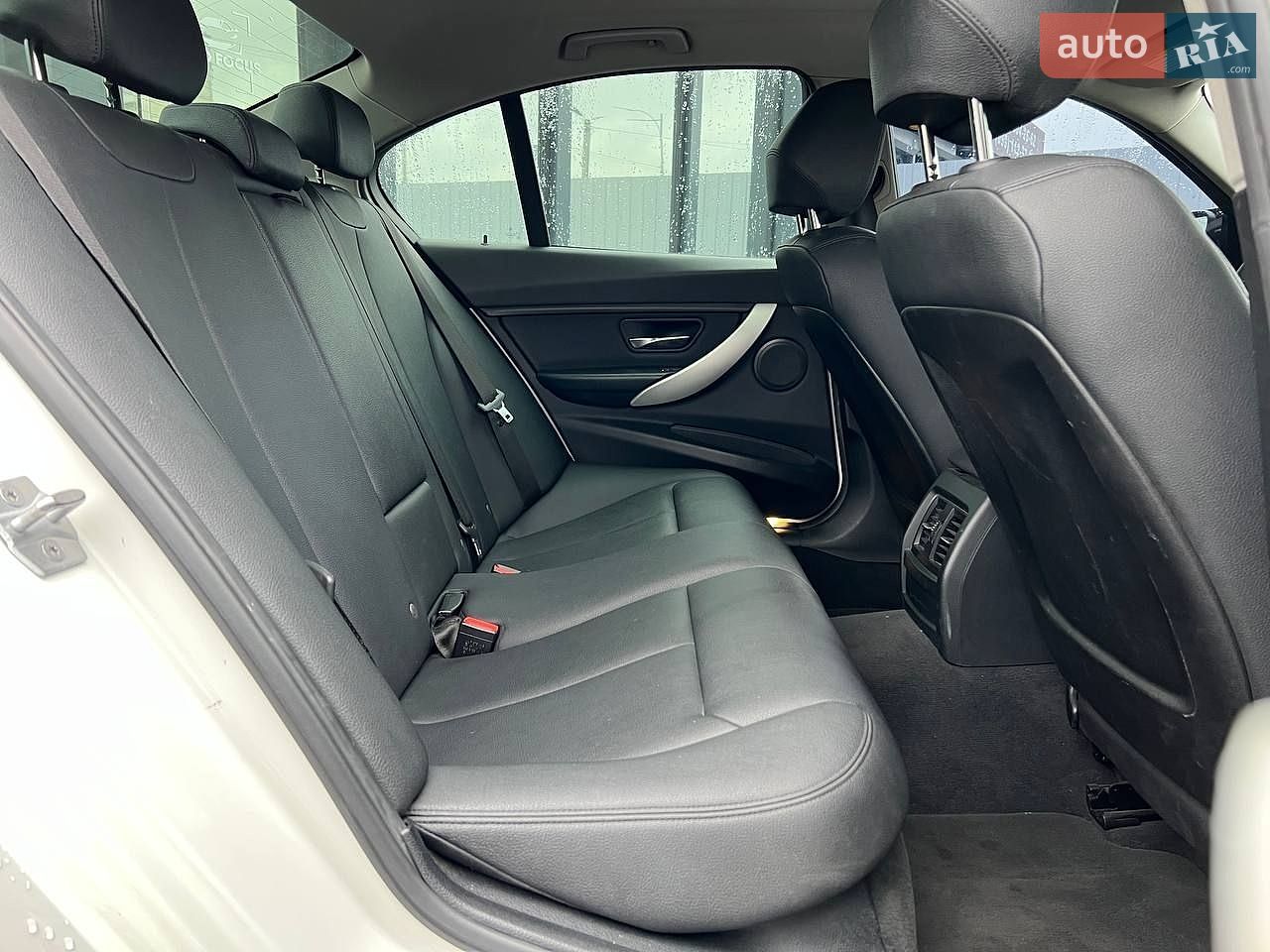 BMW 3 Series 2017 VIN WBA8A3C3XHK692448 фото оголошення 11 з 20