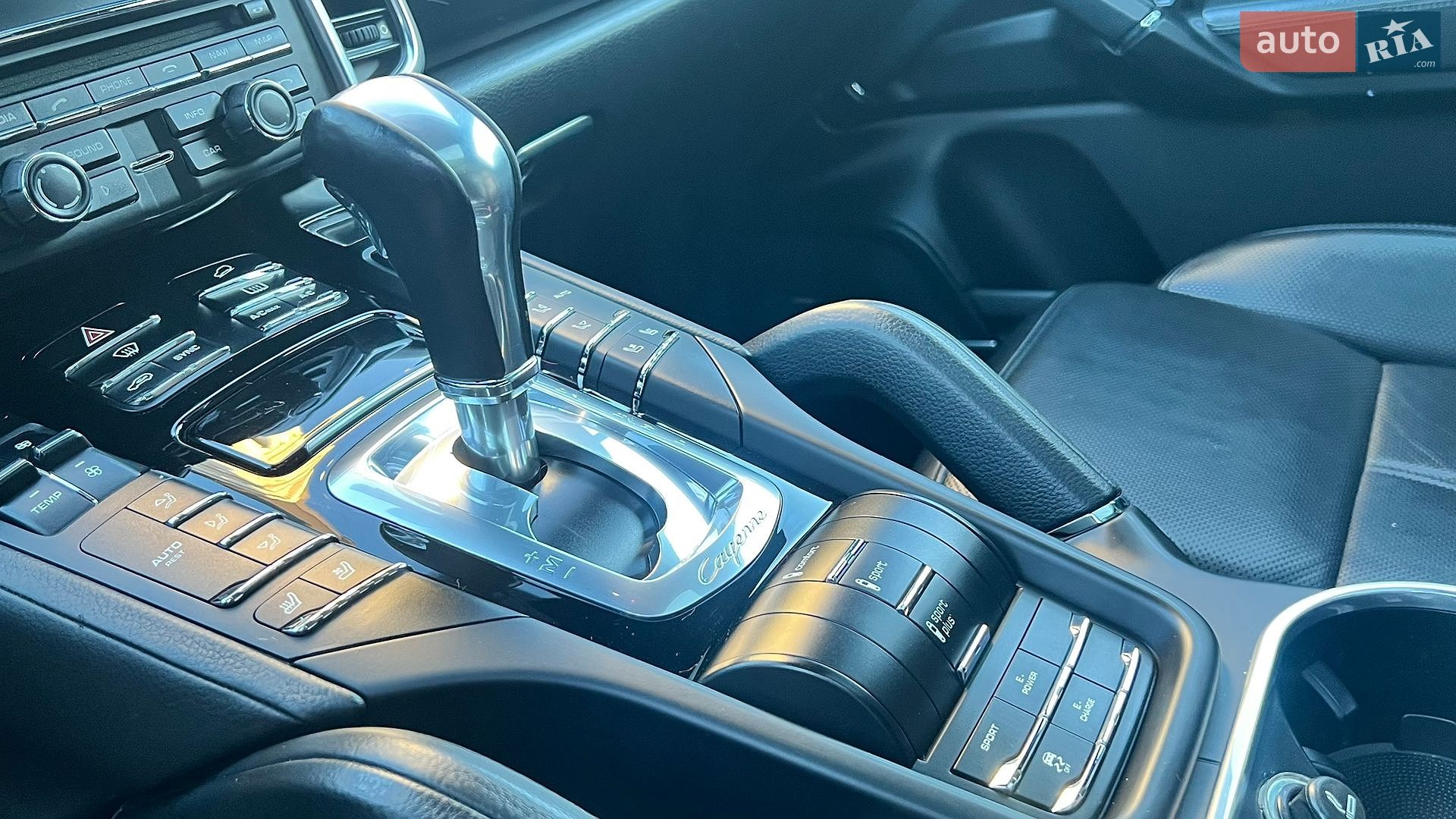 Porsche Cayenne 2015 VIN WP1AE2A20GLA59106 фото оголошення 20 з 38