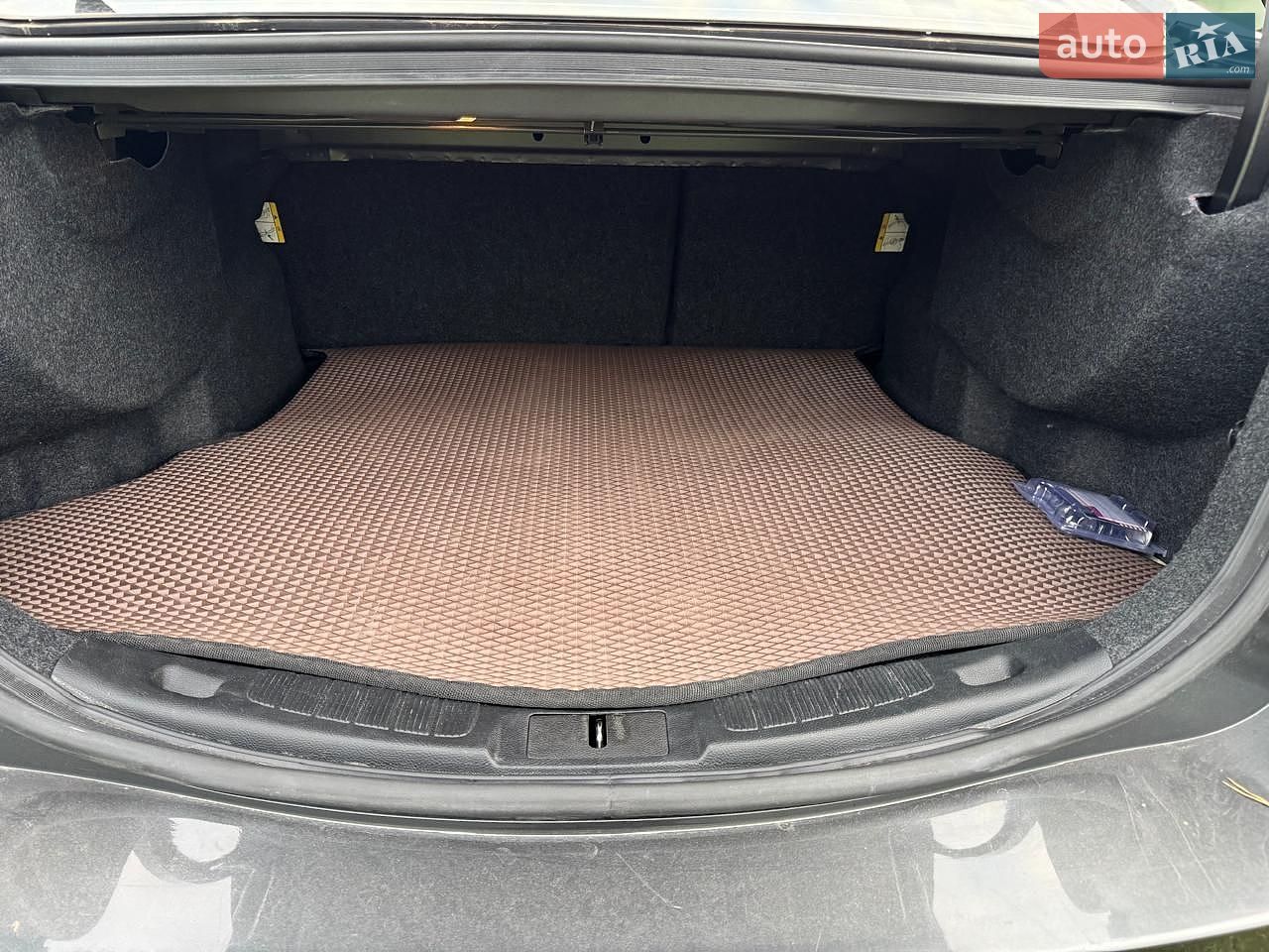 Ford Fusion 2020 VIN 3FA6P0G71LR197358 фото оголошення 11 з 14