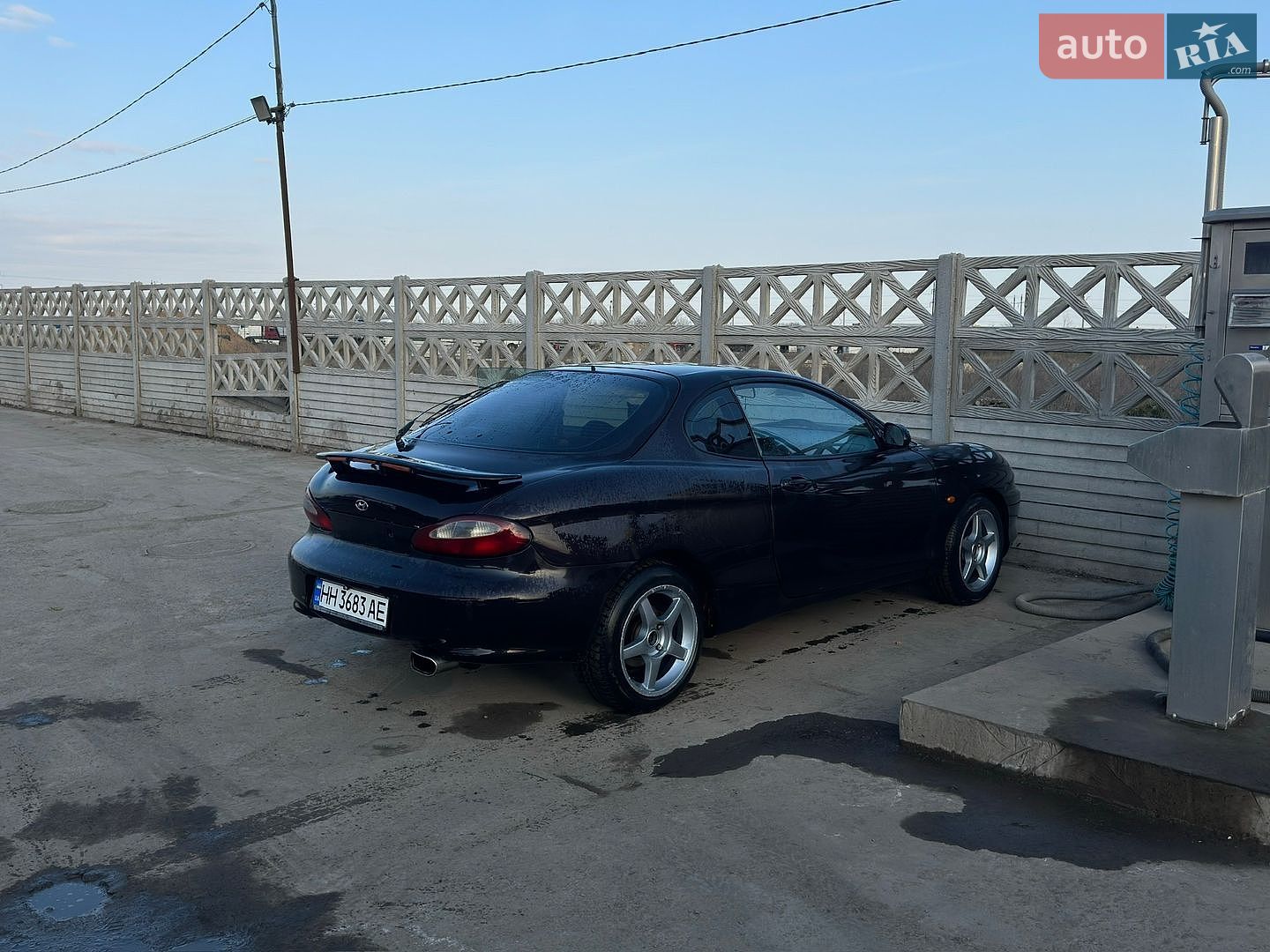 Hyundai Coupe 1997 VIN KMHJG31FPWU083698 фото оголошення 2 з 15