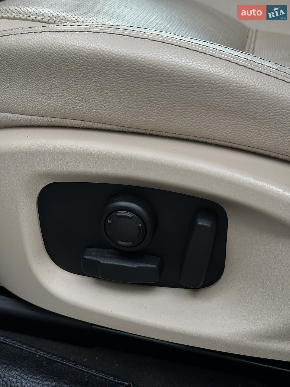 Jaguar F-Pace 2016 VIN SADCK2BN1HA491037 фото оголошення 28 з 47