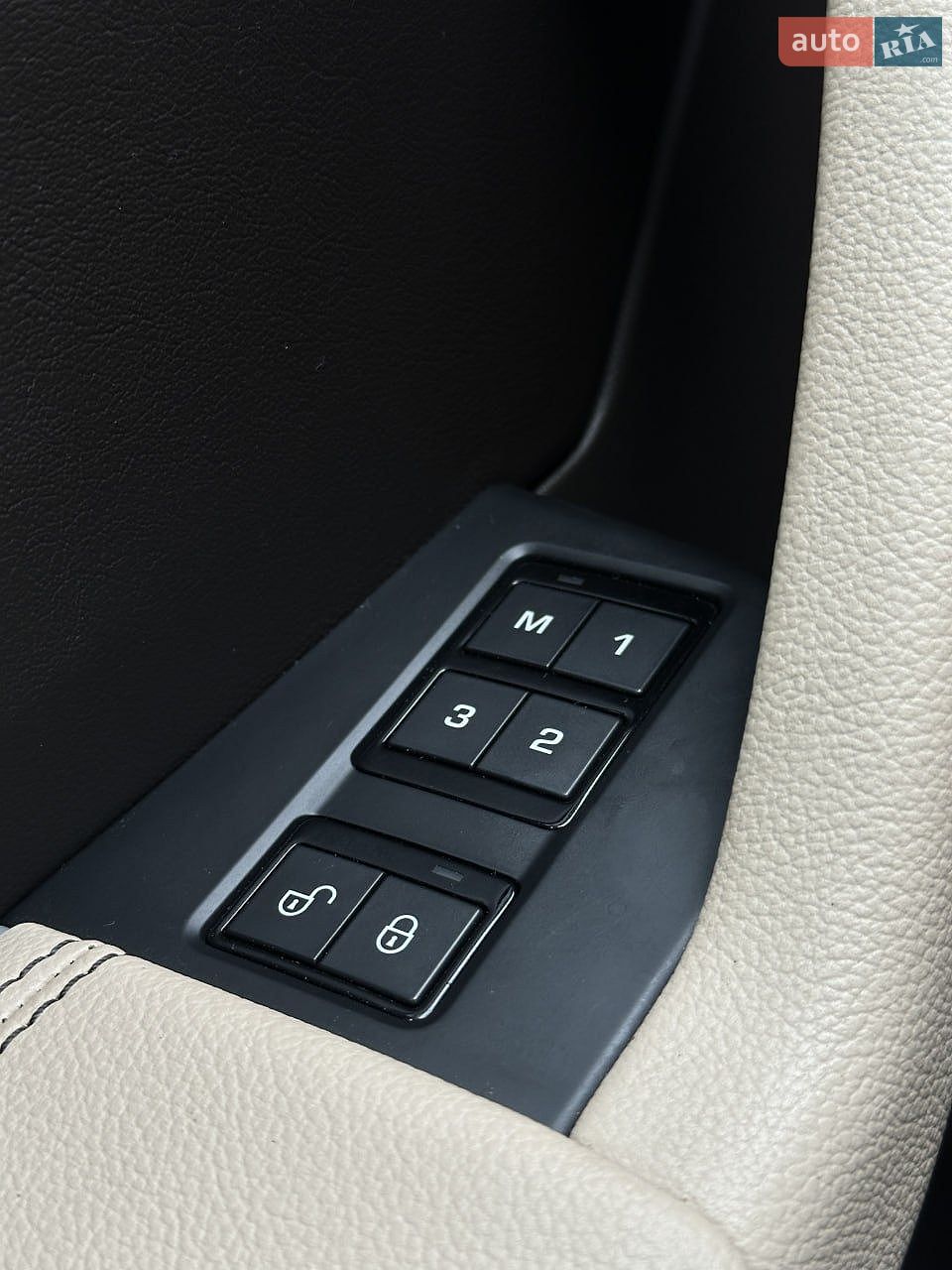Jaguar F-Pace 2016 VIN SADCK2BN1HA491037 фото оголошення 30 з 47