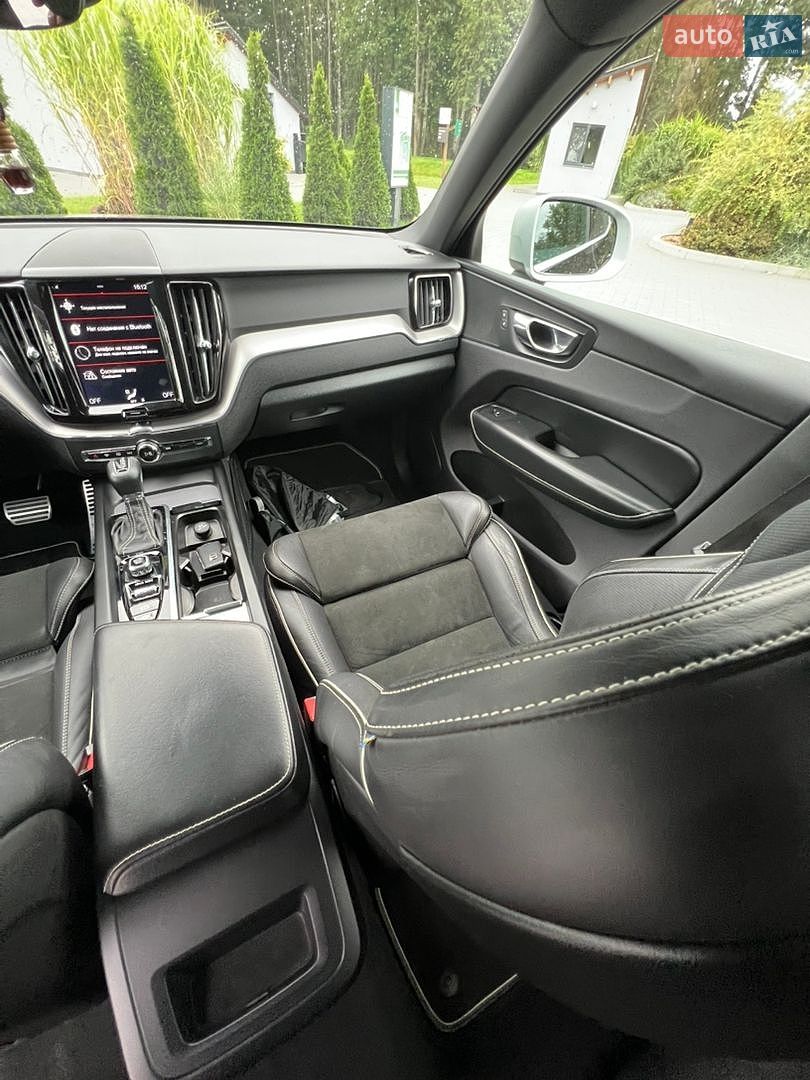 Volvo XC60 2019 VIN YV1UZA8UDK1225649 фото оголошення 18 з 47