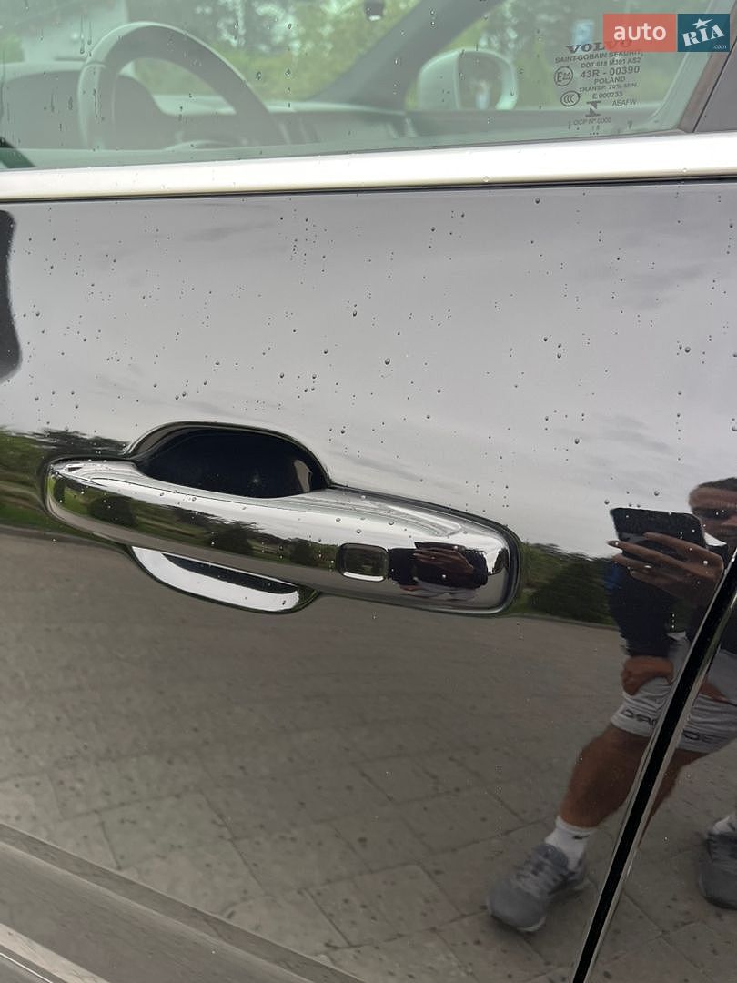 Volvo XC60 2019 VIN YV1UZA8UDK1225649 фото оголошення 29 з 47