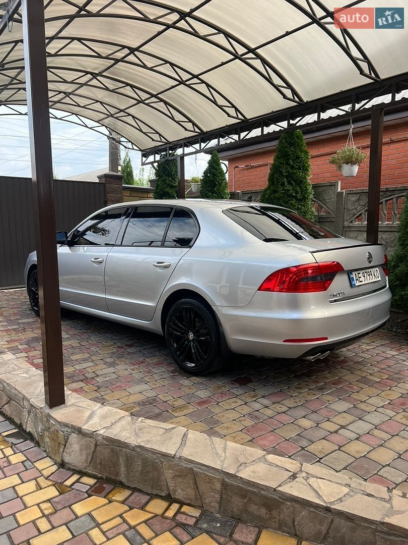 Skoda Superb 2013 VIN TMBAB43T9EB300336 фото оголошення 5 з 17