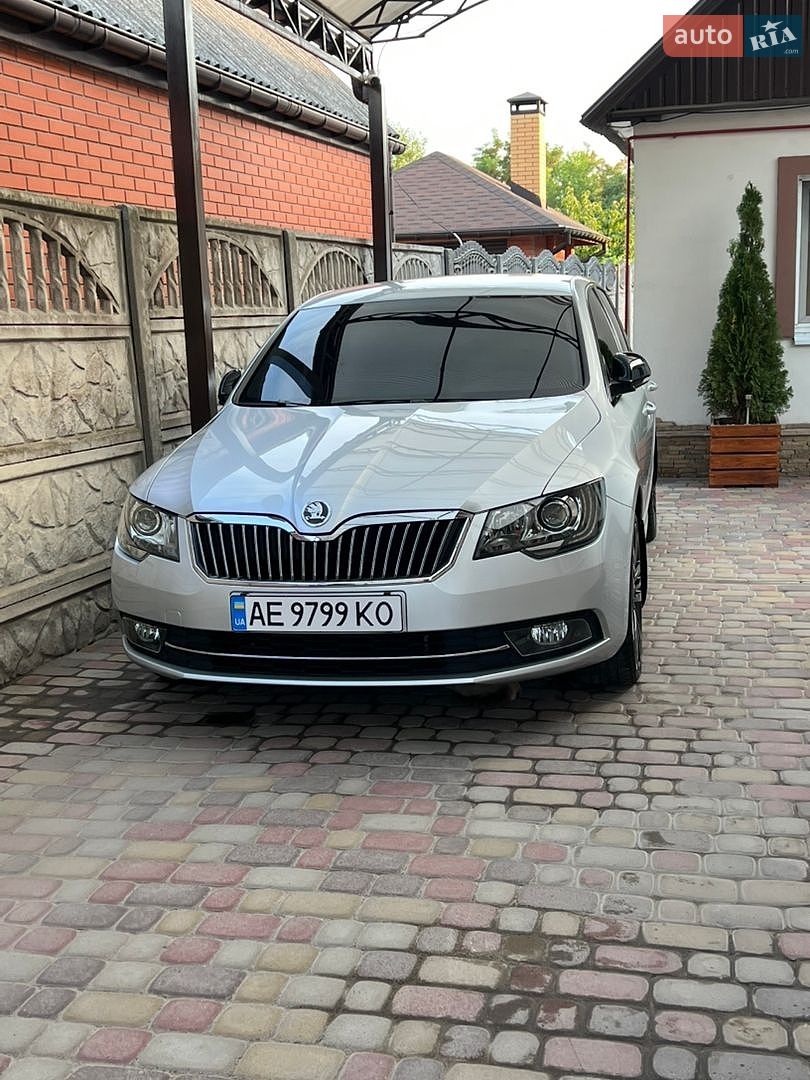 Skoda Superb 2013 VIN TMBAB43T9EB300336 фото оголошення 7 з 17