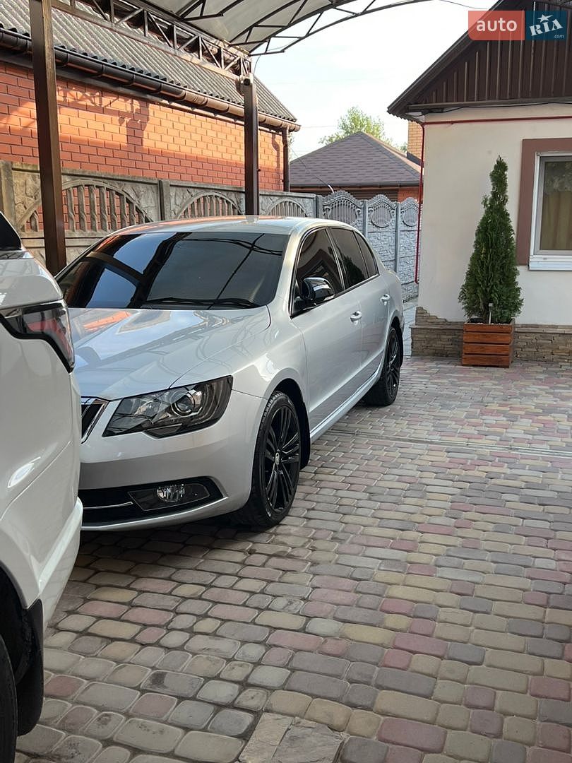 Skoda Superb 2013 VIN TMBAB43T9EB300336 фото оголошення 2 з 17