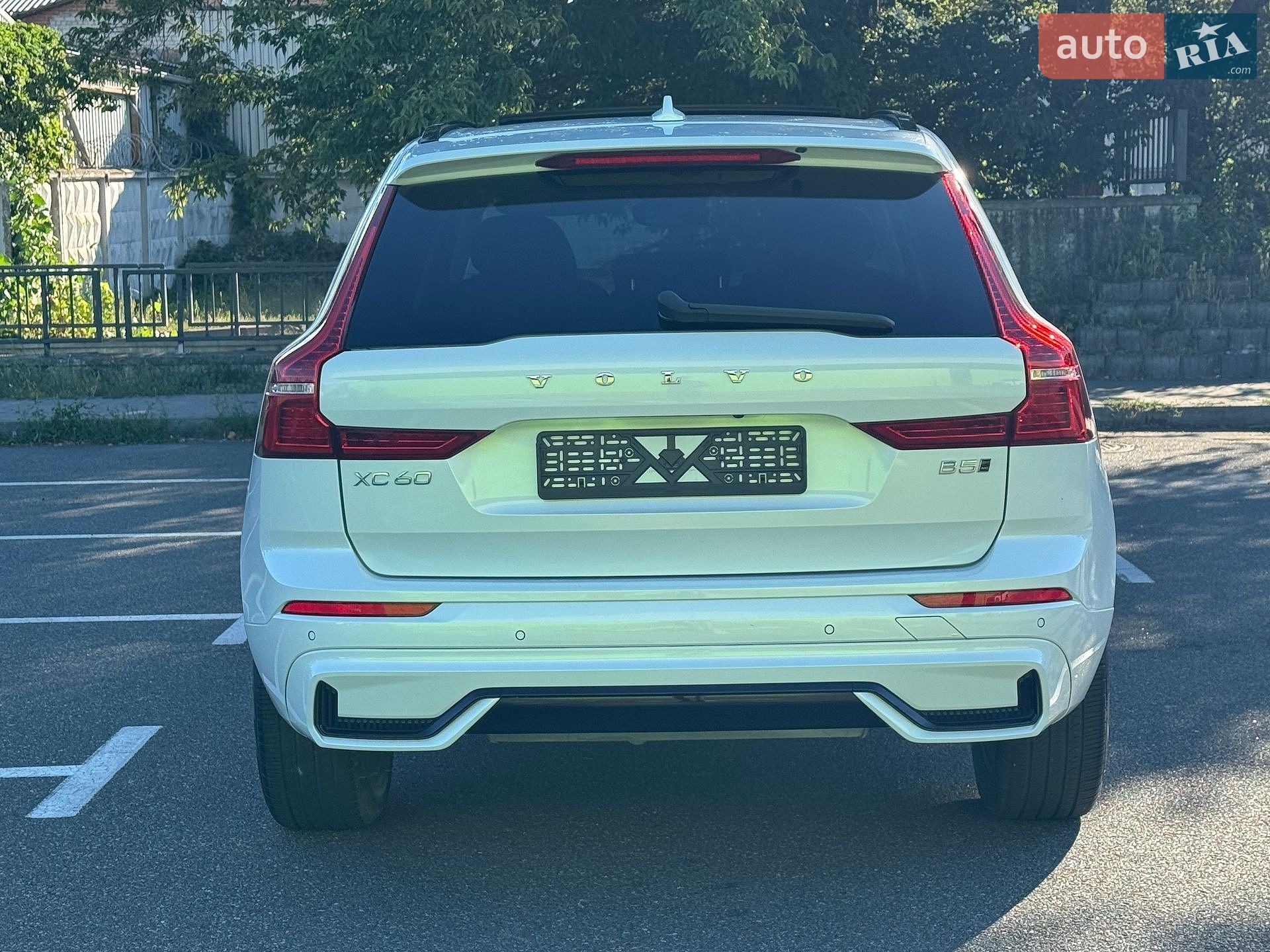 Volvo XC60 2023 VIN YV4L12RK5R1715757 фото оголошення 8 з 24