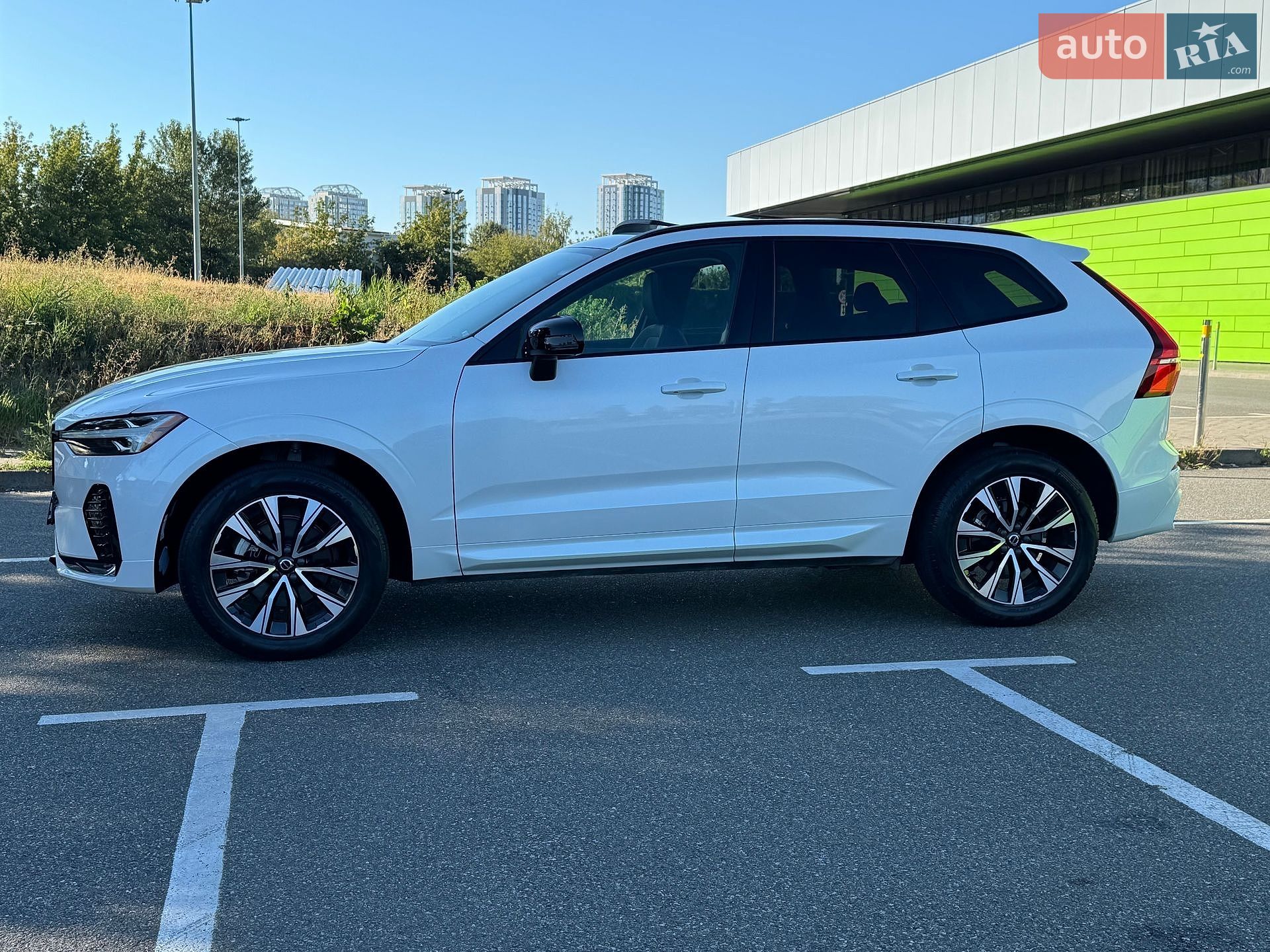 Volvo XC60 2023 VIN YV4L12RK5R1715757 фото оголошення 6 з 24