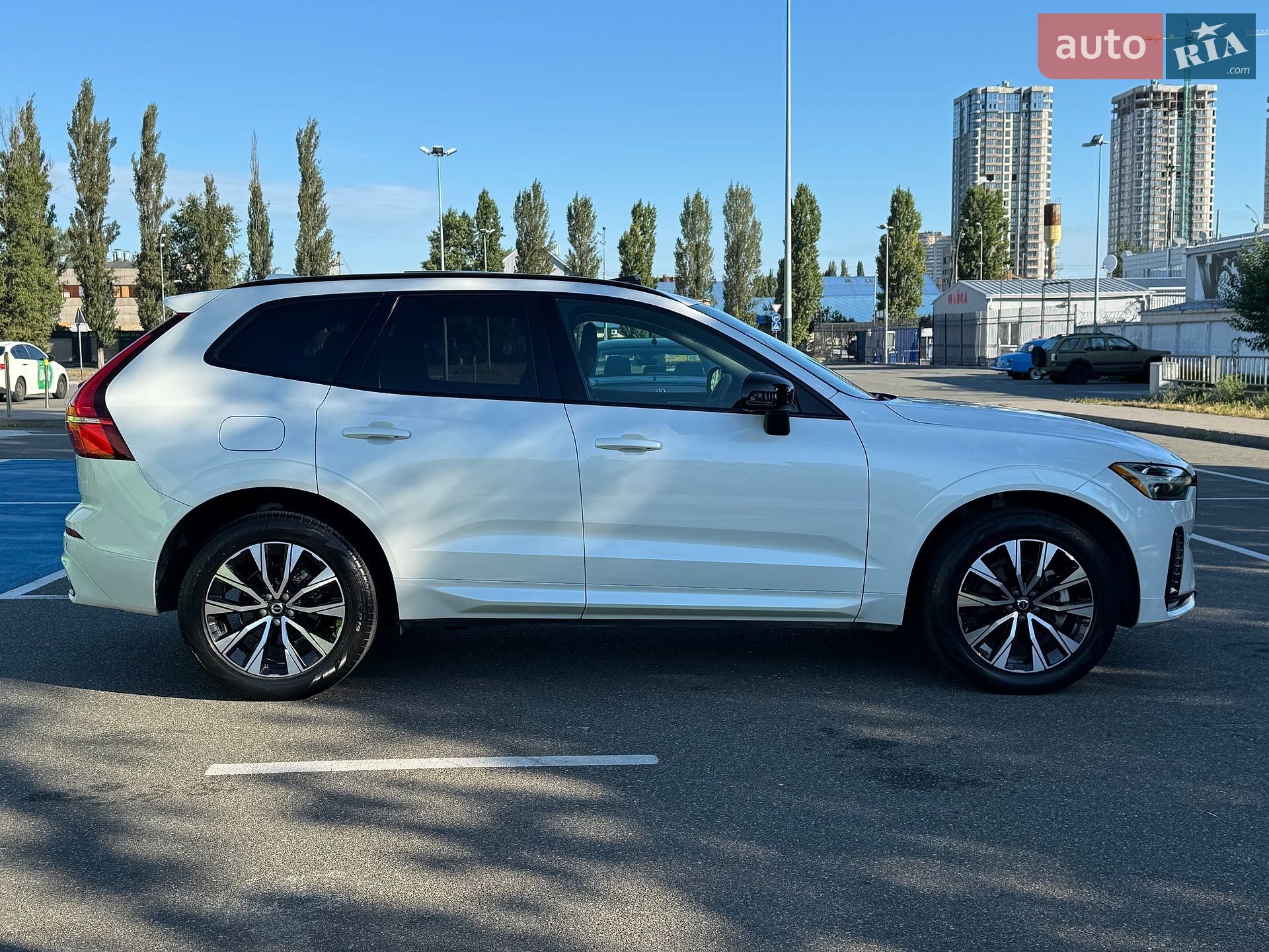 Volvo XC60 2023 VIN YV4L12RK5R1715757 фото оголошення 14 з 24