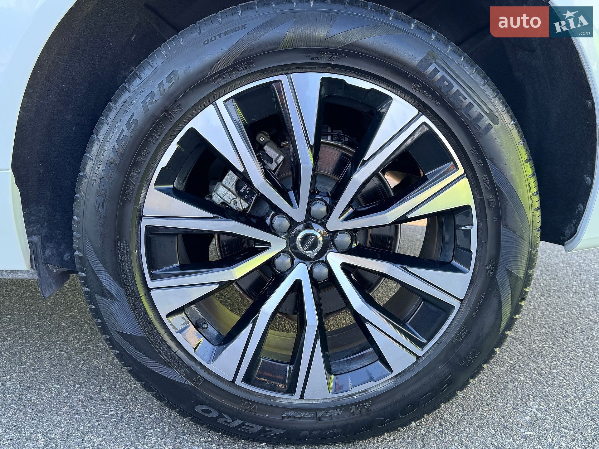 Volvo XC60 2023 VIN YV4L12RK5R1715757 фото оголошення 15 з 24
