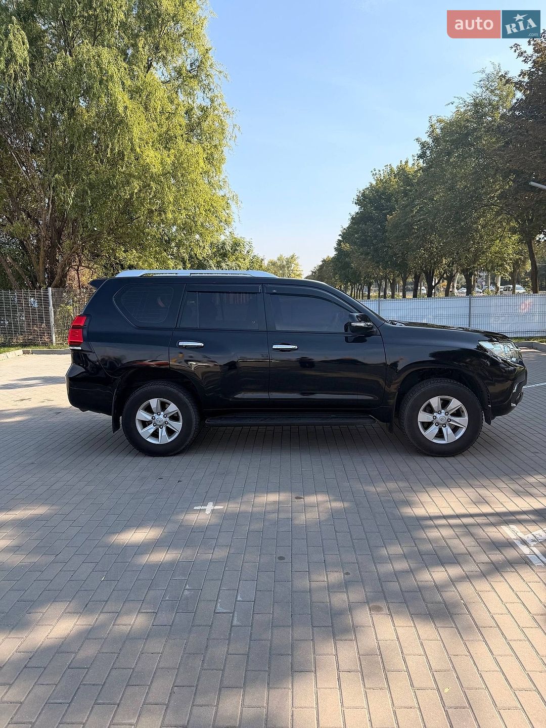 Toyota Land Cruiser Prado 2017 VIN JTEBX3FJ10K290741 фото оголошення 4 з 18