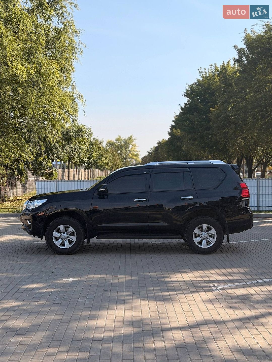 Toyota Land Cruiser Prado 2017 VIN JTEBX3FJ10K290741 фото оголошення 5 з 18