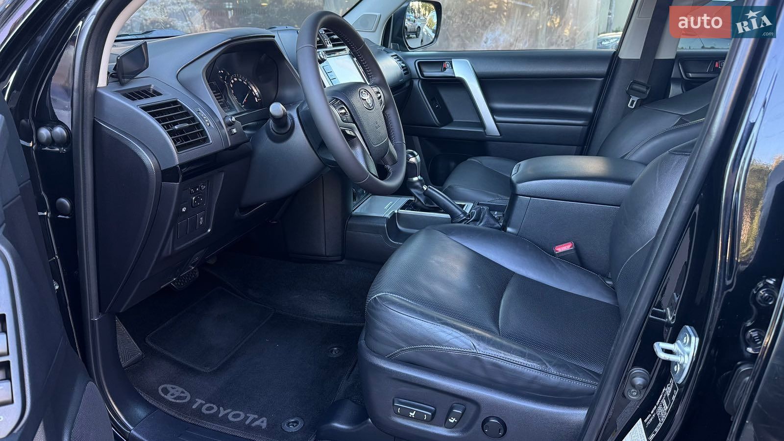 Toyota Land Cruiser Prado 2017 VIN JTEBR3FJ10K076620 фото оголошення 8 з 18