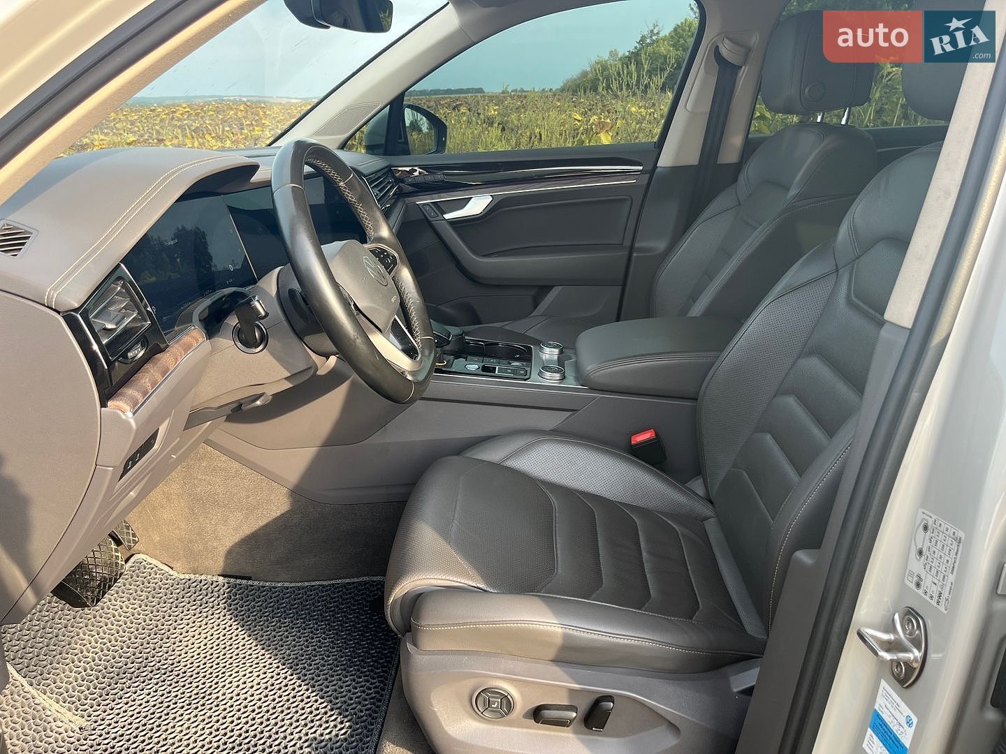 Volkswagen Touareg 2022 VIN WVGZZZCRZND020510 фото оголошення 2 з 9