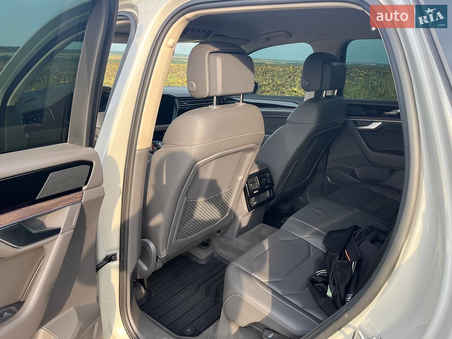 Volkswagen Touareg 2022 VIN WVGZZZCRZND020510 фото оголошення 3 з 9