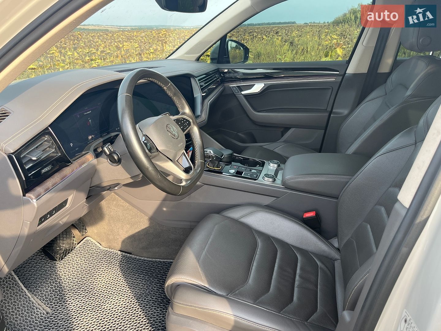 Volkswagen Touareg 2022 VIN WVGZZZCRZND020510 фото оголошення 4 з 9