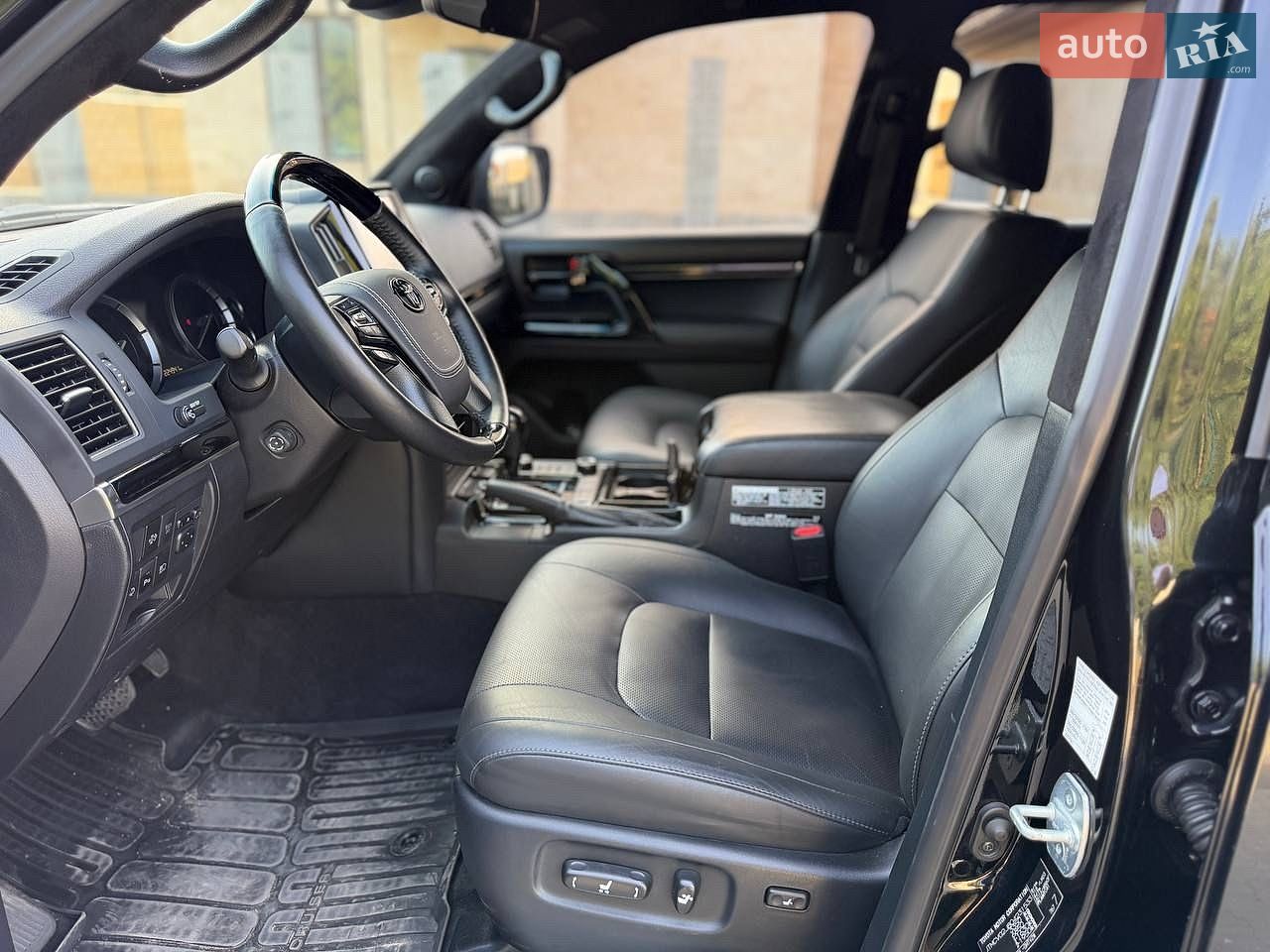 Toyota Land Cruiser 2017 VIN JTMCV02J804231533 фото оголошення 19 з 39