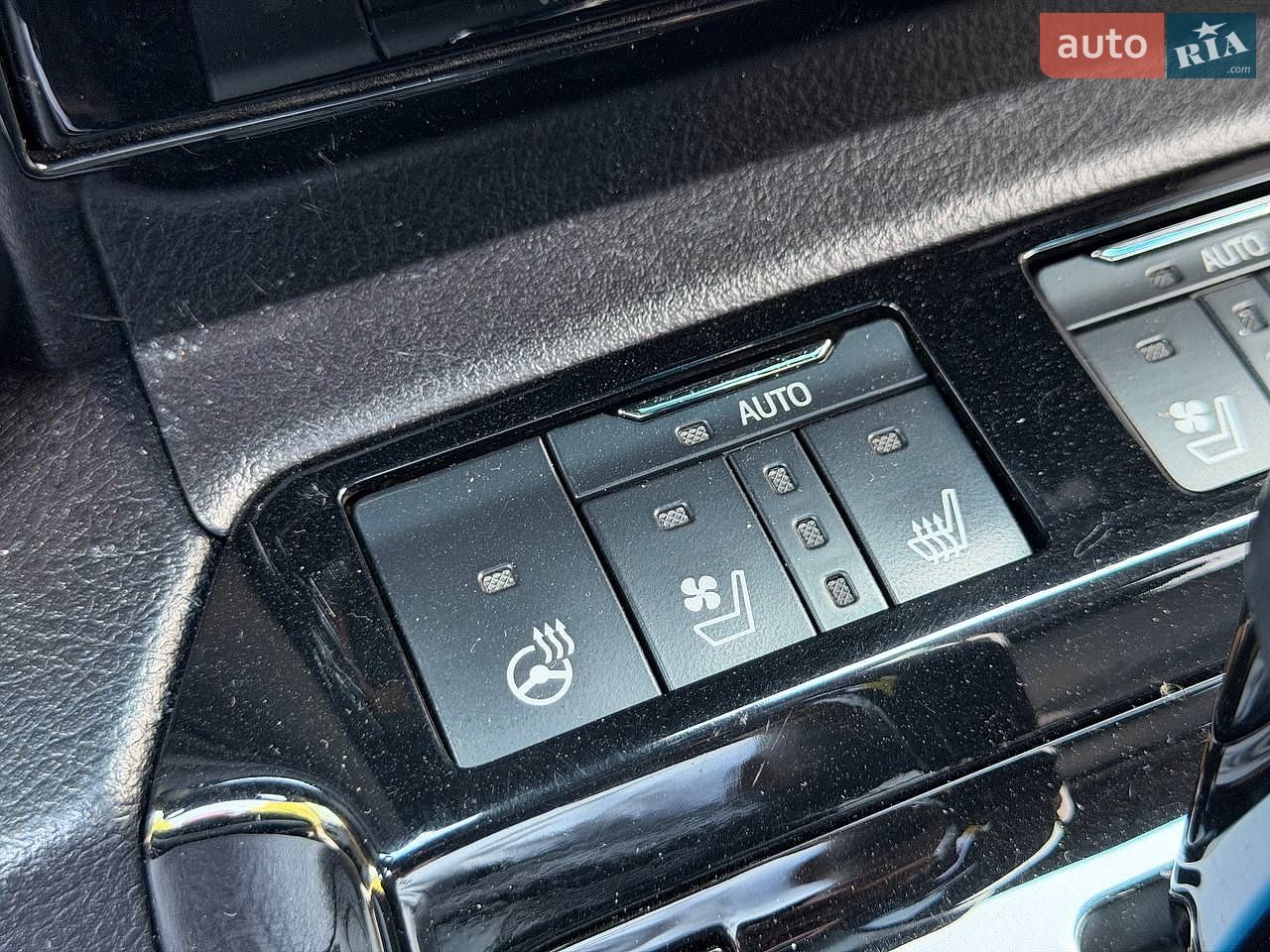 Toyota Land Cruiser 2017 VIN JTMCV02J804231533 фото оголошення 28 з 39