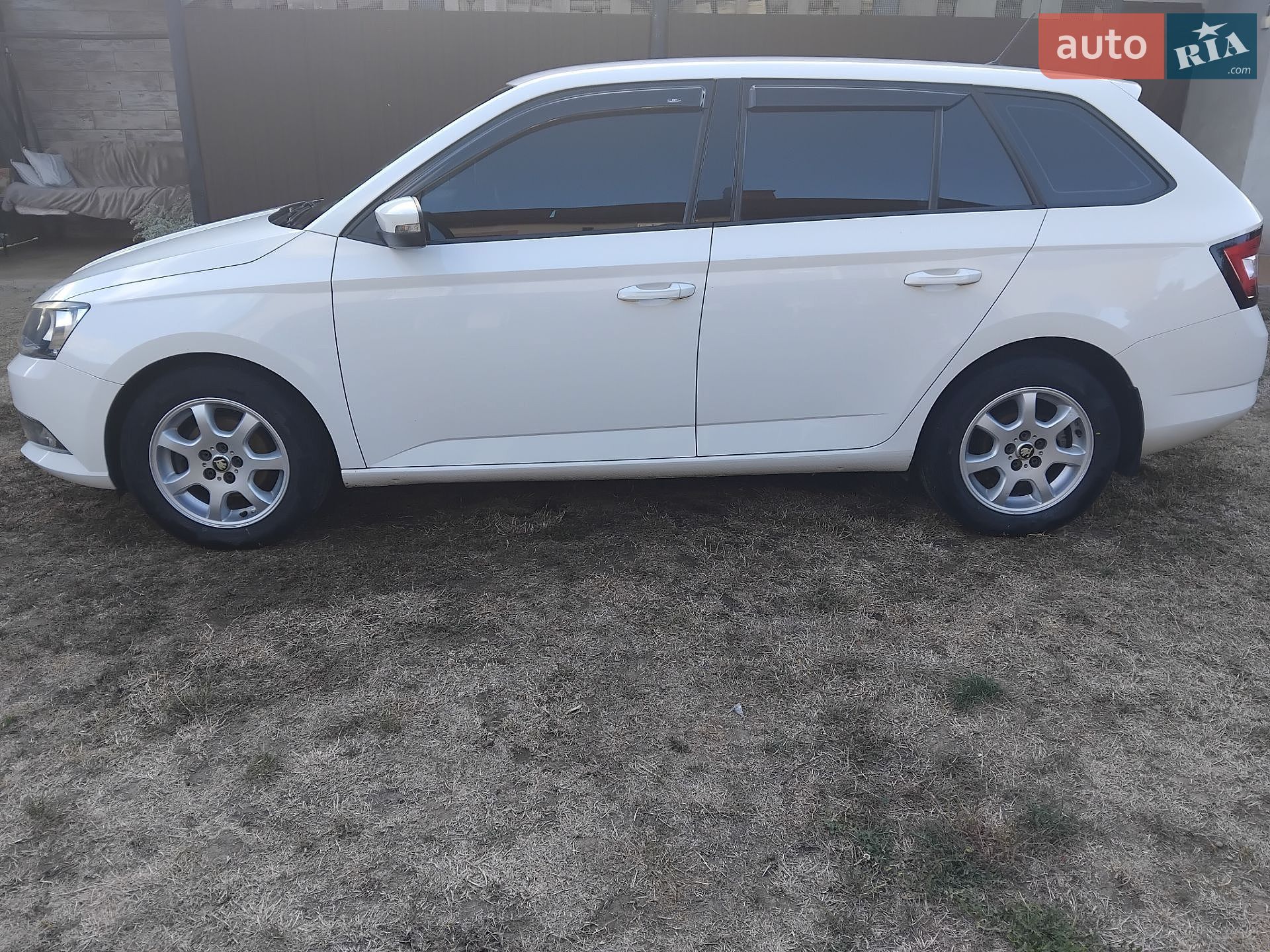 Skoda Fabia 2015 VIN TMBJJ6NJ9GZ013289 фото оголошення 2 з 24