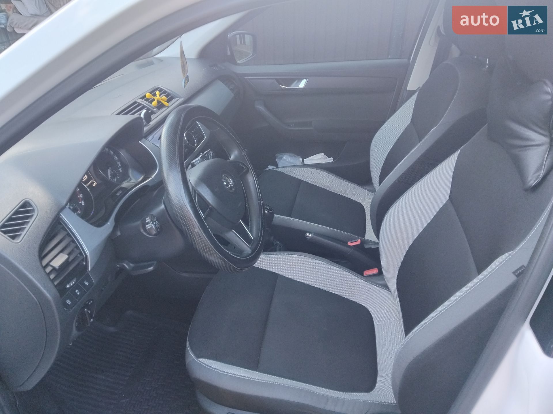 Skoda Fabia 2015 VIN TMBJJ6NJ9GZ013289 фото оголошення 6 з 24