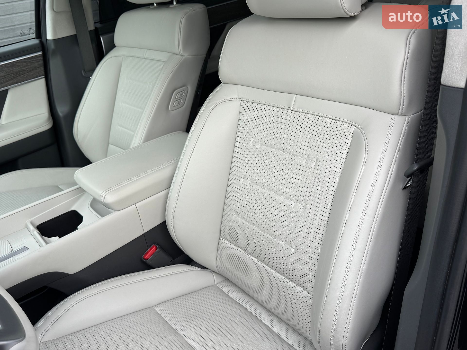 Hyundai Santa FE 2024 VIN 5NMP5DG12RH003937 фото оголошення 50 з 190