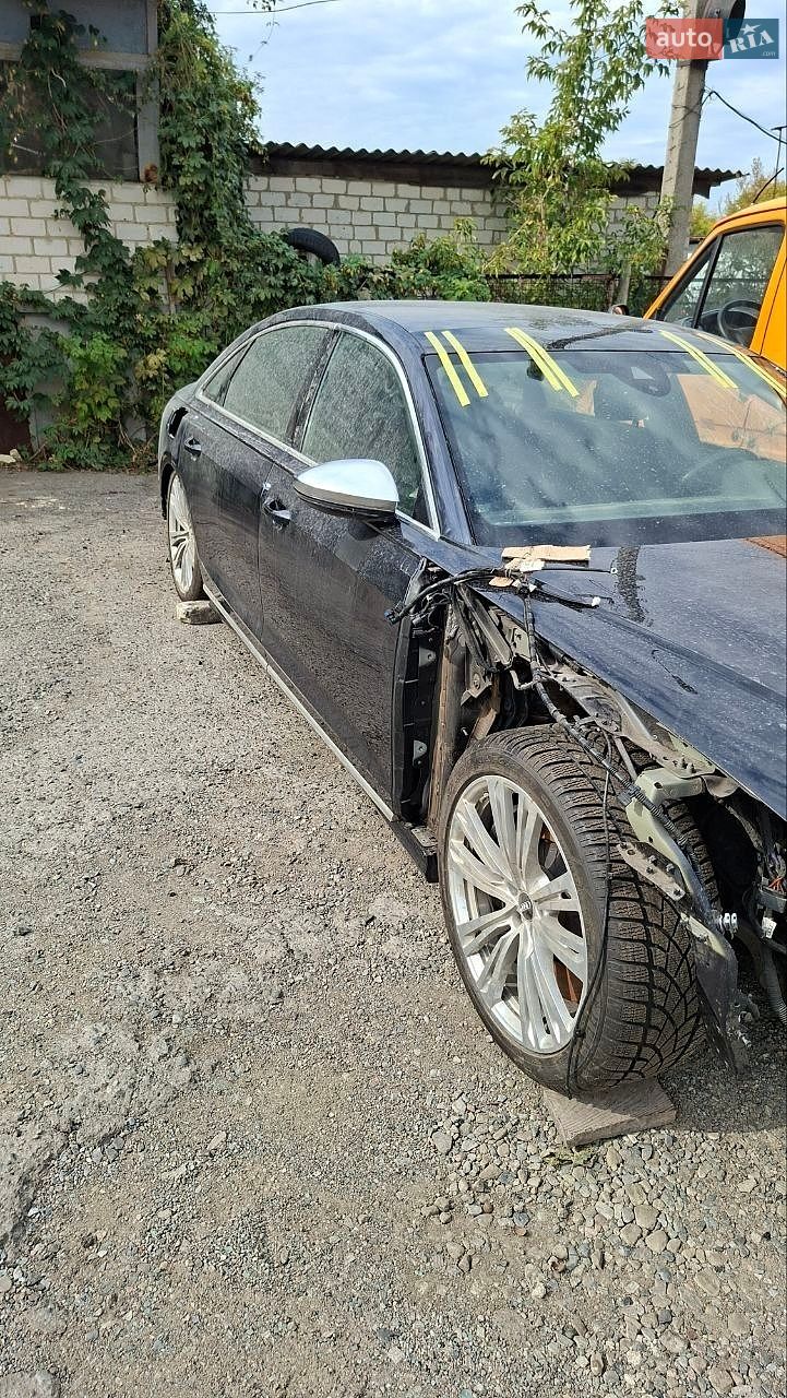 Audi S8 2020 VIN WAU8SAF81LN002246 фото оголошення 2 з 9