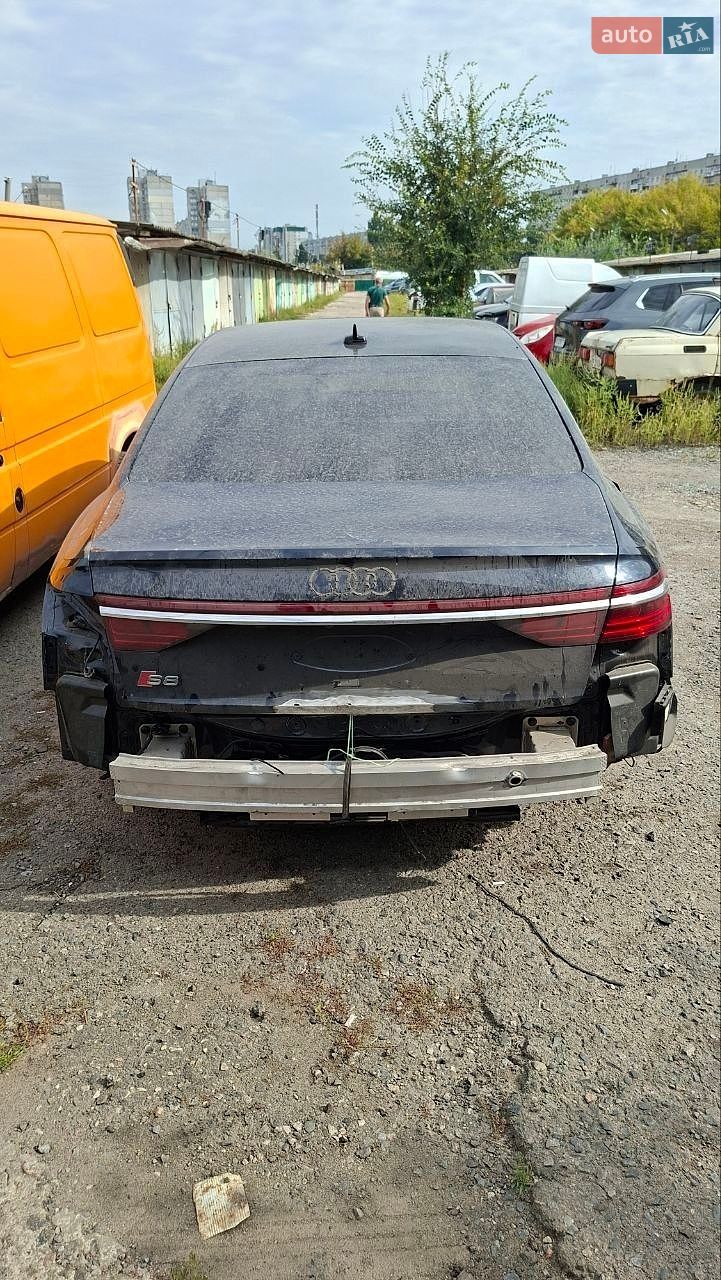 Audi S8 2020 VIN WAU8SAF81LN002246 фото оголошення 3 з 9