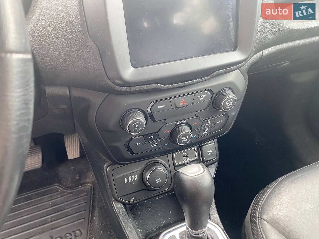 Jeep Renegade 2019 VIN ZACNJBD15KPJ90826 фото оголошення 12 з 19