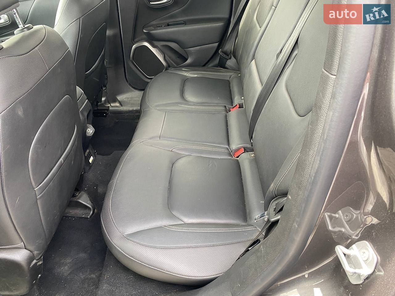Jeep Renegade 2019 VIN ZACNJBD15KPJ90826 фото оголошення 16 з 19